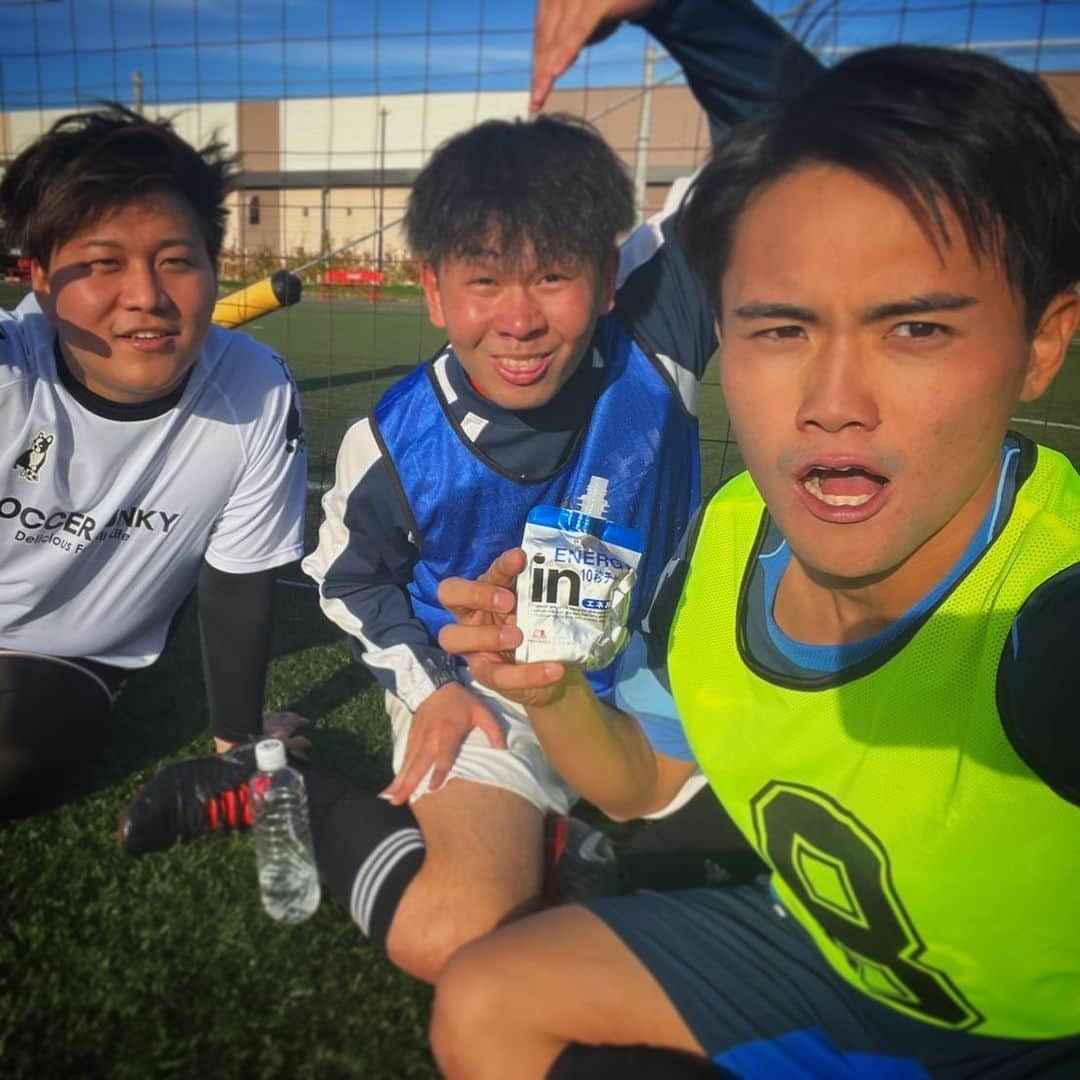 よへさんのインスタグラム写真 - (よへInstagram)「WINNERSのトライアウト参加してきた！ たろーさんとこんくんいて安心した笑 てか俺、いつからこんなスポーツ系YouTuberだっけ？？？？  #winners #サッカー #よへ  あ、そうだ！ YouTube動画の概要欄のアンケートで ぜひよへに投票してね！🙇‍♂️」1月7日 0時18分 - yohe_hehehe