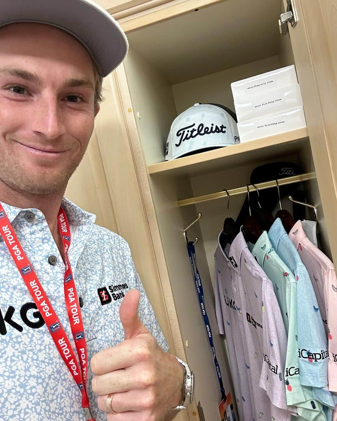 ウィル・ザラトリスのインスタグラム：「Happy #AlohaFriday! Really fun prints by @footjoy this week. @sentryinsurance_  is donating $1,000 to local charities for every Hawaiian patterned clothing a golfer wears during today’s round at #sentrytoc . Let’s make it a great day! #sponsored」