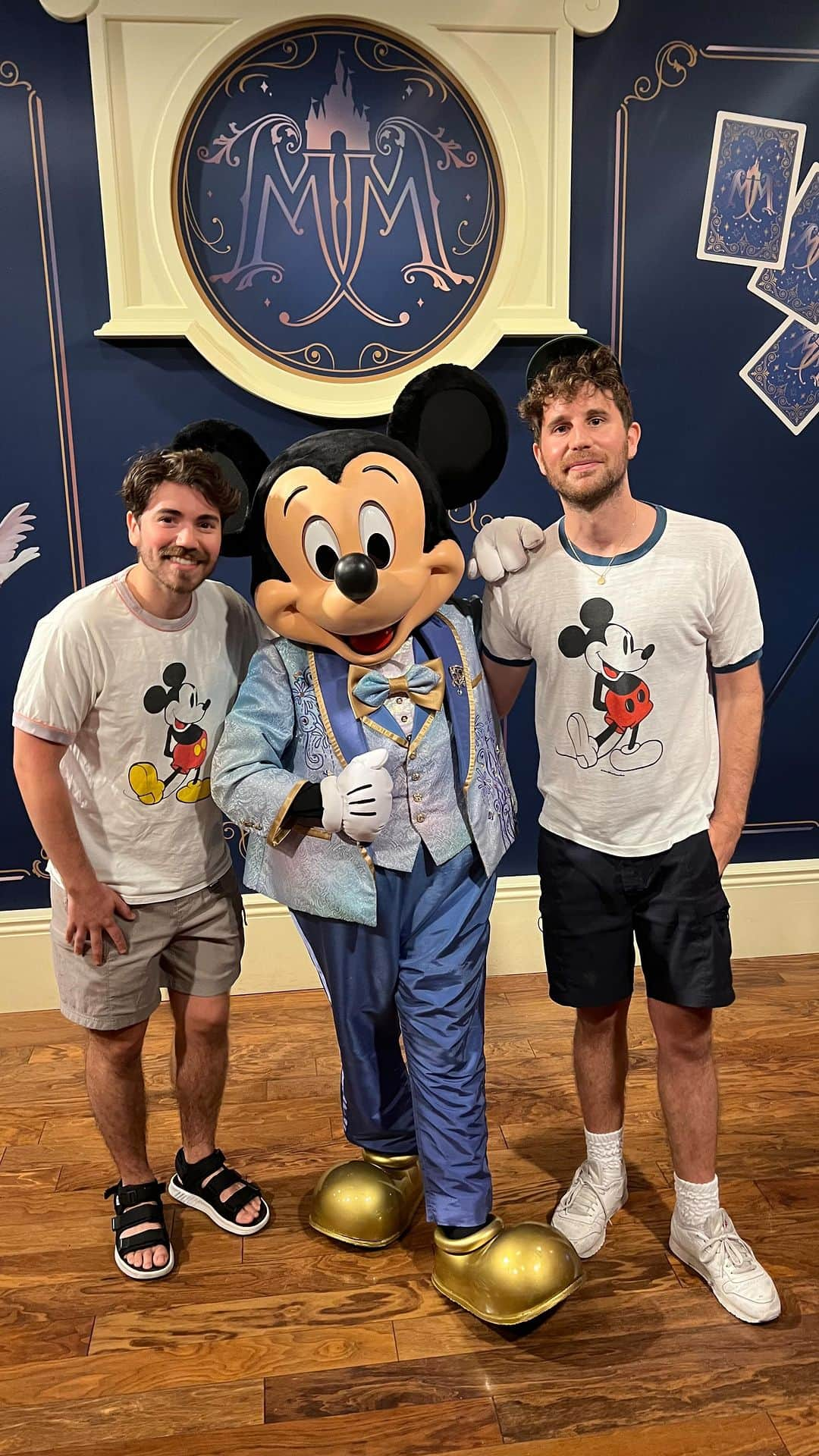 ベン・プラットのインスタグラム：「thank you @waltdisneyworld we tried to be influencers but mostly just got drunk」