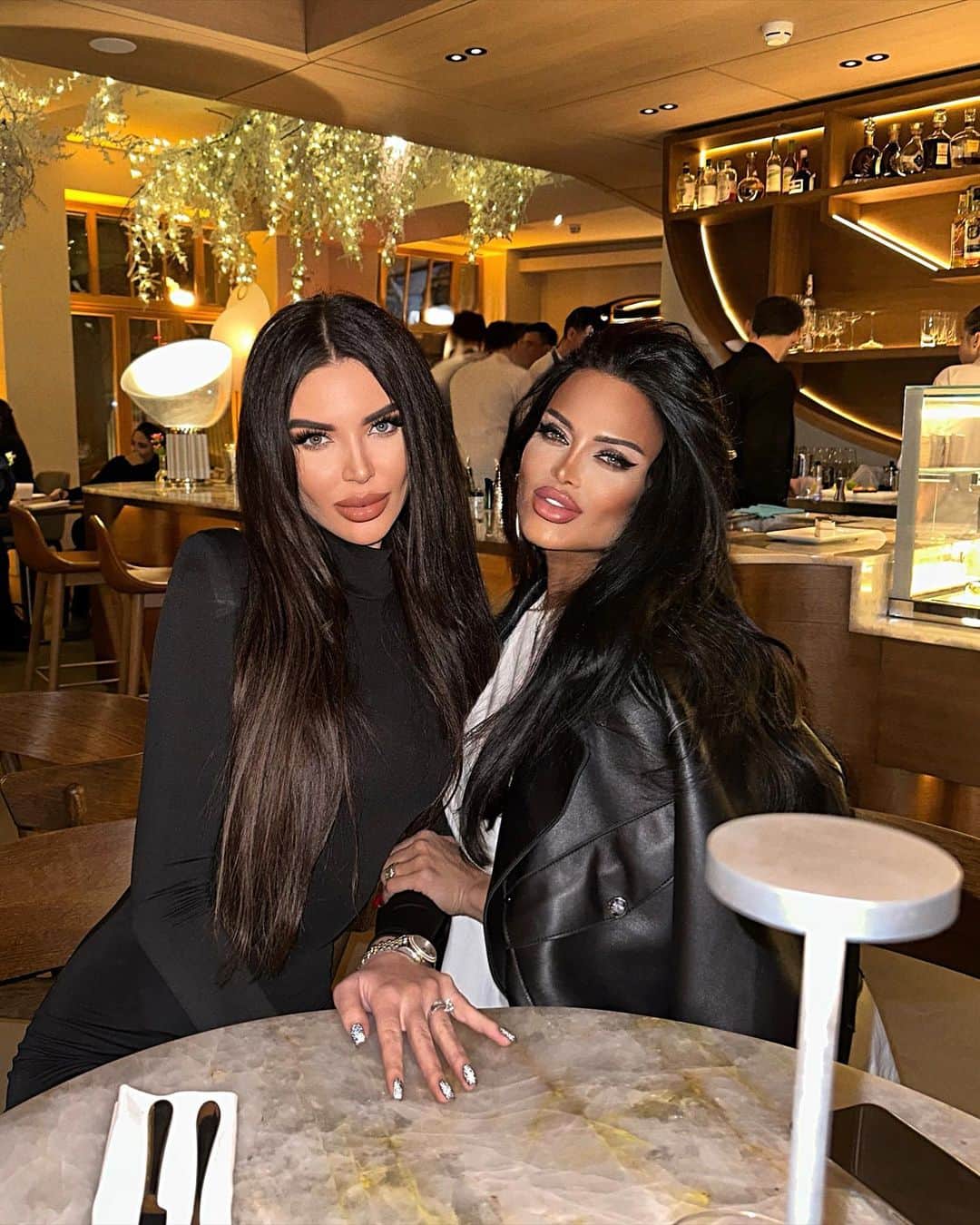 Nita Kuzminaのインスタグラム：「Существует ли женская дружба!? Да!  Это была прекрасная и мега веселая наша совместная неделя с @miss.yanita.. Теперь на год вперед будет что вспомнить!)))) 🥳😈  Люблю тебя моя дикарочка и уже скучаю! 💋」