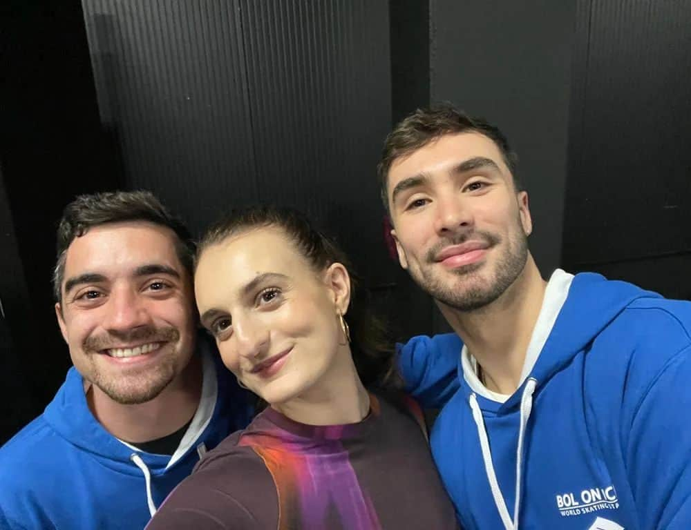 ハビエル・フェルナンデスさんのインスタグラム写真 - (ハビエル・フェルナンデスInstagram)「My Champs!!  @gabriellapapadakis @guillaume_cizeron @bolonice_show」1月7日 3時34分 - javierfernandezskater