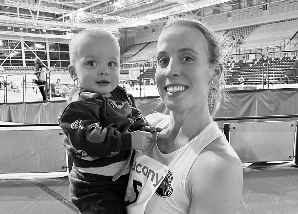 リンジー・シャープさんのインスタグラム写真 - (リンジー・シャープInstagram)「Standing on the start line was a win for me today so I was delighted with a win in 1.28 over 600m. Having my boy watch (cause havoc) was the icing on the cake. 2023 let’s goooooo 🔥」1月7日 4時11分 - lynseysharp