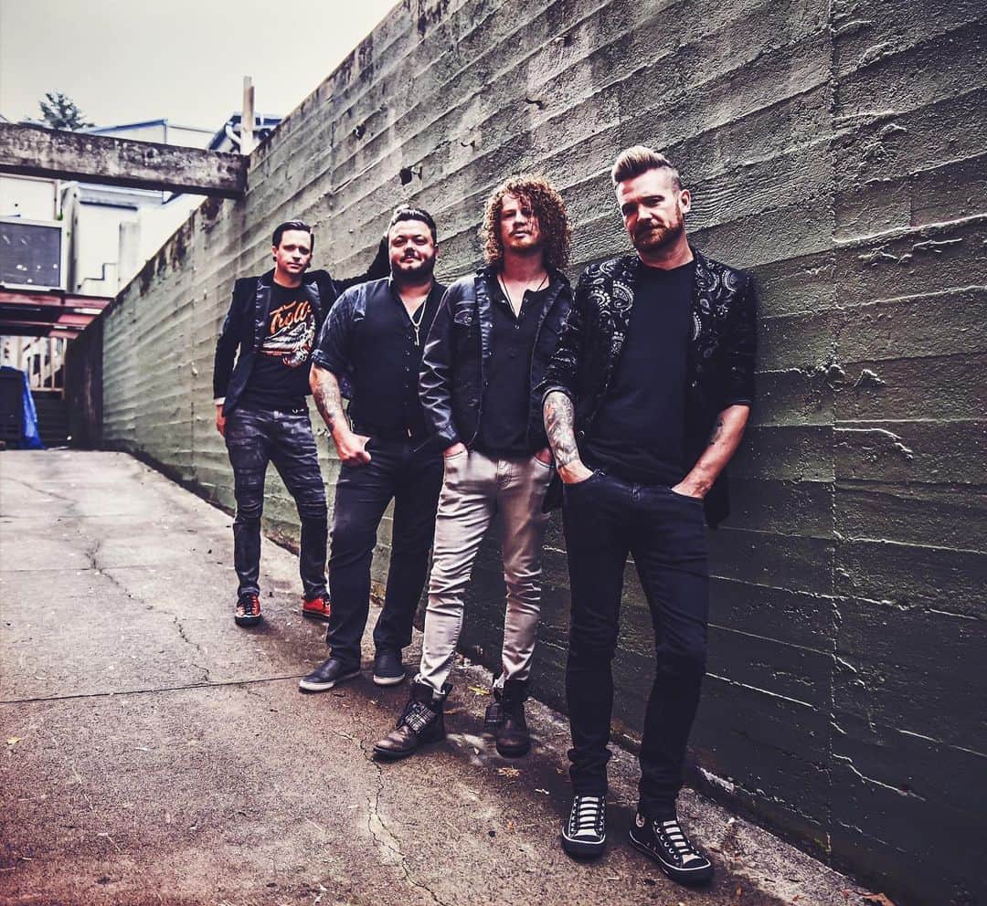 ヒンダーのインスタグラム：「Our show tonight at The Fox Theatre is SOLD OUT and tickets for our show tomorrow at Studio 212 are almost gone 🫡   Guess we can focus on our modeling careers now!   #newyear #alternative #hinder #rock #tourlife #soldout」