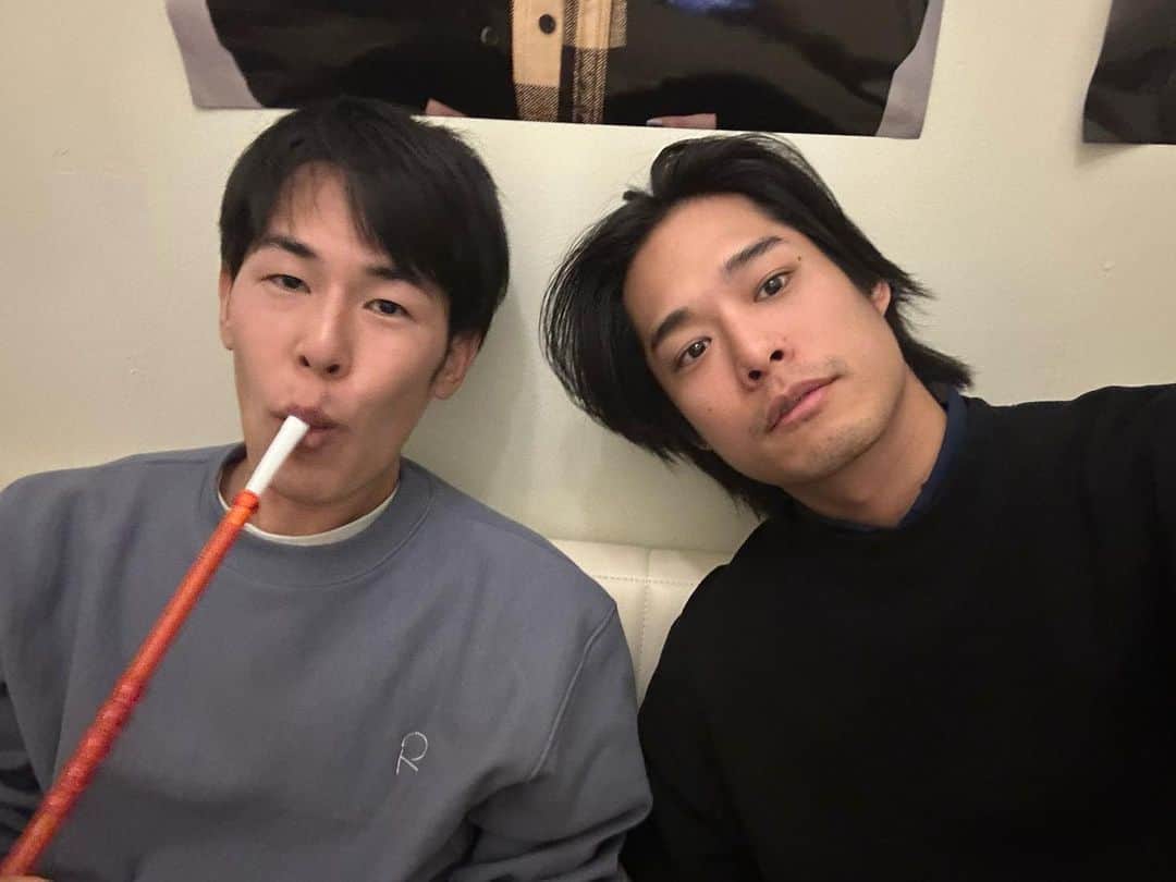 岸田タツヤのインスタグラム：「2023 明けましておめでとうございます🎍 本年もよろしくお願いいたします。  さて、 今年からモノクロやめます。 色々な様々な理由がありますが その中の一つとしてはめんどくさいからです！ 今年もよろしくお願いします！」