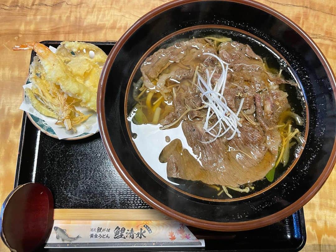 西澤瑠莉奈さんのインスタグラム写真 - (西澤瑠莉奈Instagram)「． ． @koisimizu さんの美味しい肉うどんと天ぷらセット ． お肉はA5ランクの黒毛和牛肉らしくて めっちゃ大きくて美味しい！ 天ぷらは衣サクサクで、うどんのお出汁に 天ぷらをたっぷりつけても美味しい… 猪のお肉もいただいたよ🥰 ． お店もお庭もとても素敵な雰囲気やし お部屋も個室で最高やった〜✨ ． 絶対また行きたい！ ありがとうございました💗 ．」1月7日 17時00分 - rurina_nishizawa