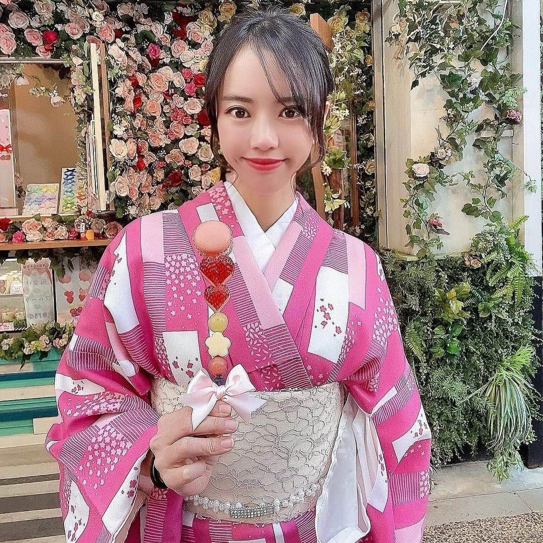 hina2221のインスタグラム：「今日も着物👘🎍💓 2023年は色々と挑戦の年に したいです❤️今月は 楽しみなことばかりでワクワクしてる😆✨ . . . #浅草#着物#浅草寺 #ゴルフ#ゴルフ女子#筋トレ女子#ゴルフウェア#ゴルフコーデ#pxg#ゴルフスイング#スイング動画#ゴルフ練習#ゴルフ好き#インスタゴルフ#ゴルフ仲間#スポーツ女子#스포츠#골프#골프웨어#高尔夫球#golf#golfgirl#golfswing#golfwear#กอล์ฟ」