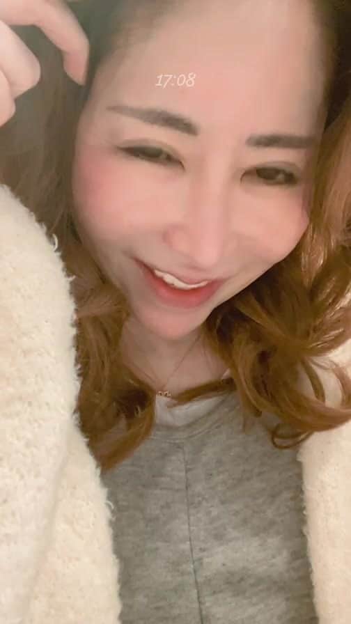 沢田麗奈のインスタグラム：「2023年 明けましておめでとうございます🎉🎊🍾」