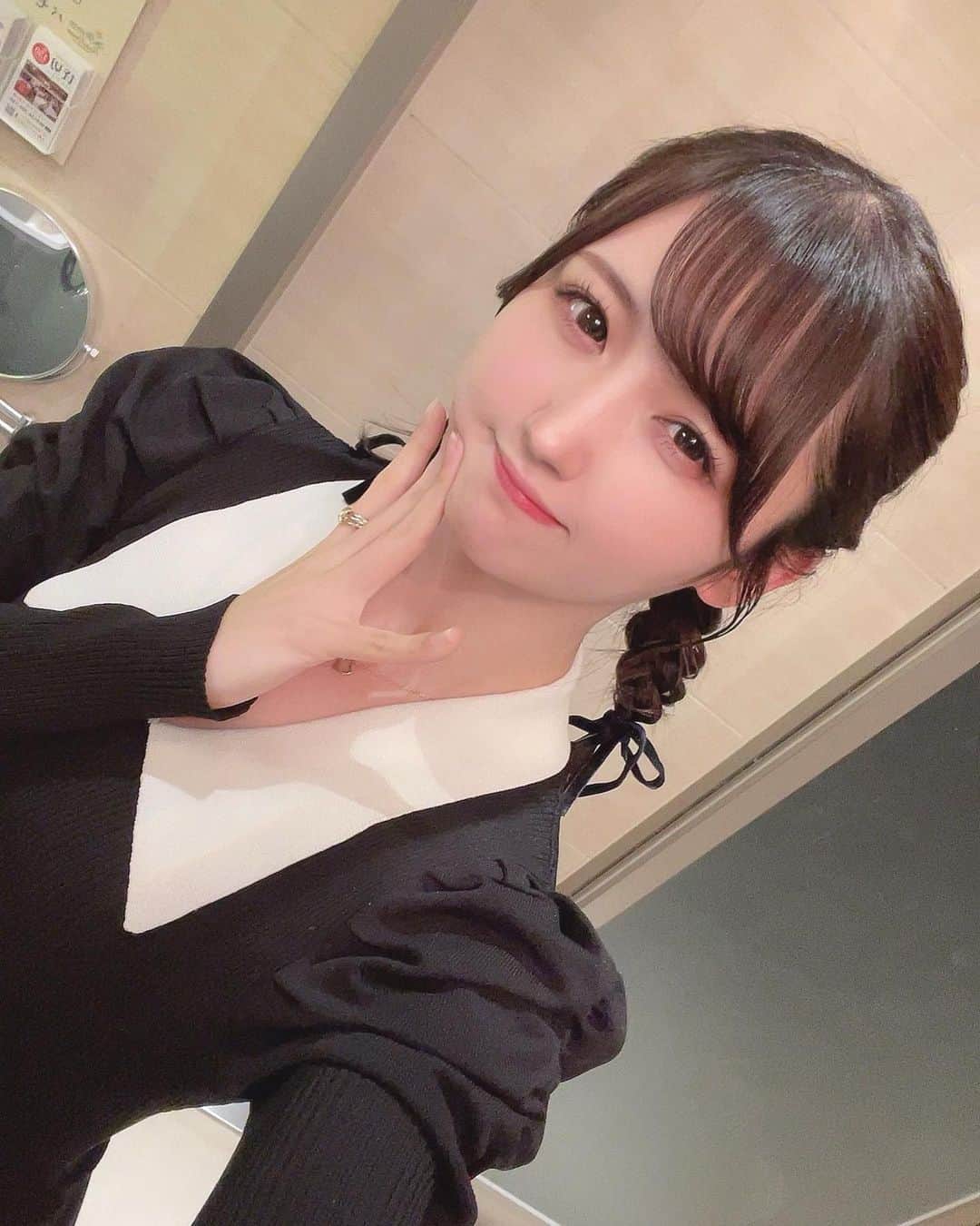 岡田夢以さんのインスタグラム写真 - (岡田夢以Instagram)「⠀ ⠀ ⠀ ⠀ ⠀ ⠀ 明けましておめでとうございます🌸🎍  今年も自分の感覚を大切に のびのびと 周りの環境に感謝をし、 １つひとつを楽しめたらと思います…(*´꒳`*)✨  今年はさらに色んな挑戦をしていけたらと思っているので 皆さんも一緒に楽しんでいただけたらとても嬉しいです🧸💘  2023年よろしくお願いします🌅  (これ！っていう写真がやっと決まったのでインスタ更新☺️)」1月7日 17時42分 - mei_okada0519