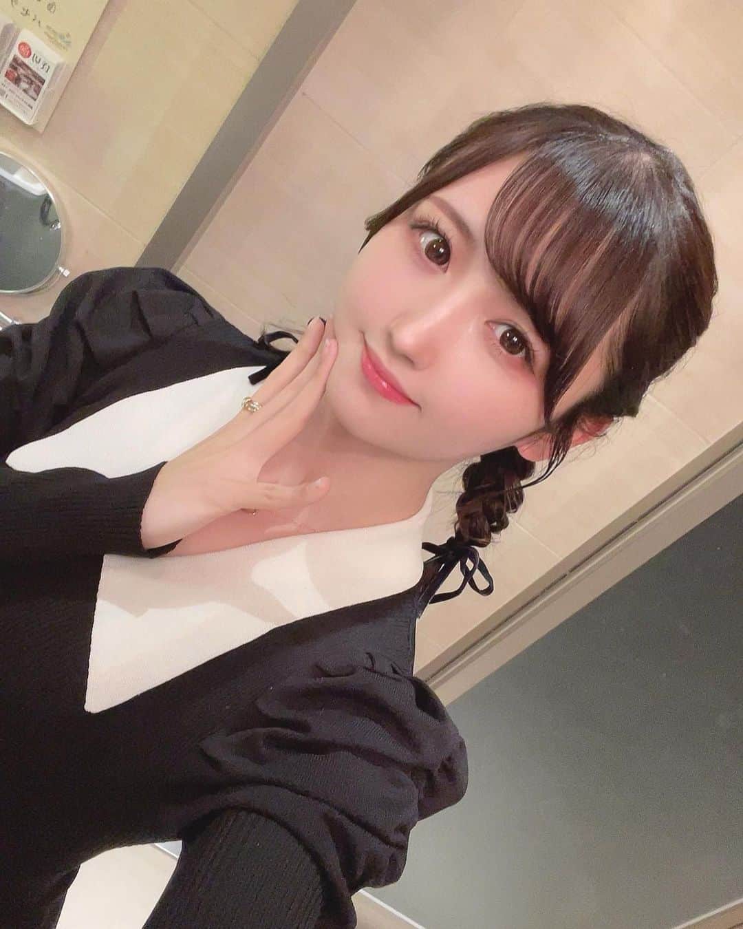 岡田夢以さんのインスタグラム写真 - (岡田夢以Instagram)「⠀ ⠀ ⠀ ⠀ ⠀ ⠀ 明けましておめでとうございます🌸🎍  今年も自分の感覚を大切に のびのびと 周りの環境に感謝をし、 １つひとつを楽しめたらと思います…(*´꒳`*)✨  今年はさらに色んな挑戦をしていけたらと思っているので 皆さんも一緒に楽しんでいただけたらとても嬉しいです🧸💘  2023年よろしくお願いします🌅  (これ！っていう写真がやっと決まったのでインスタ更新☺️)」1月7日 17時42分 - mei_okada0519