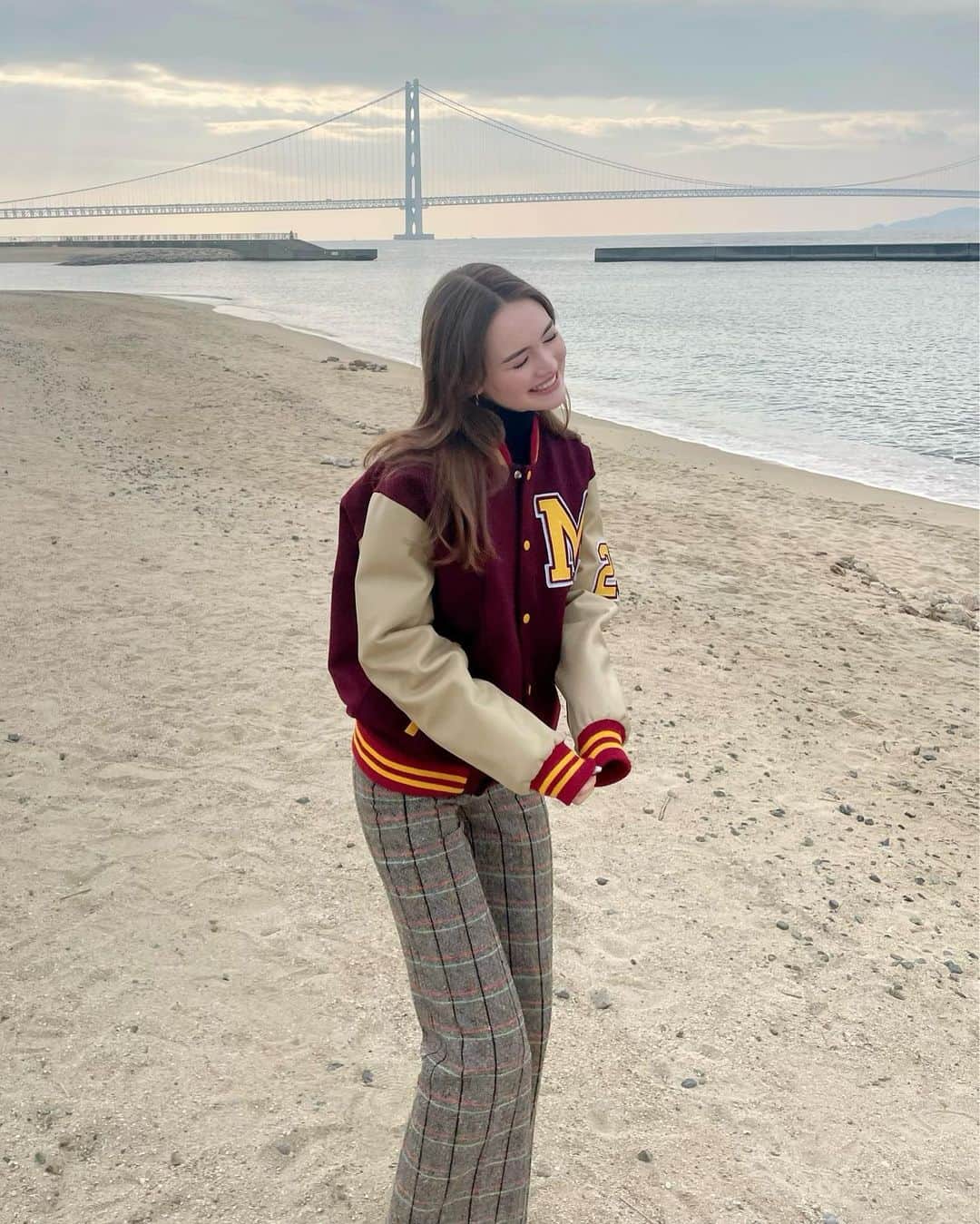 のインスタグラム：「海行ったよーん🌊寒かったです🥶#海 #ootd」