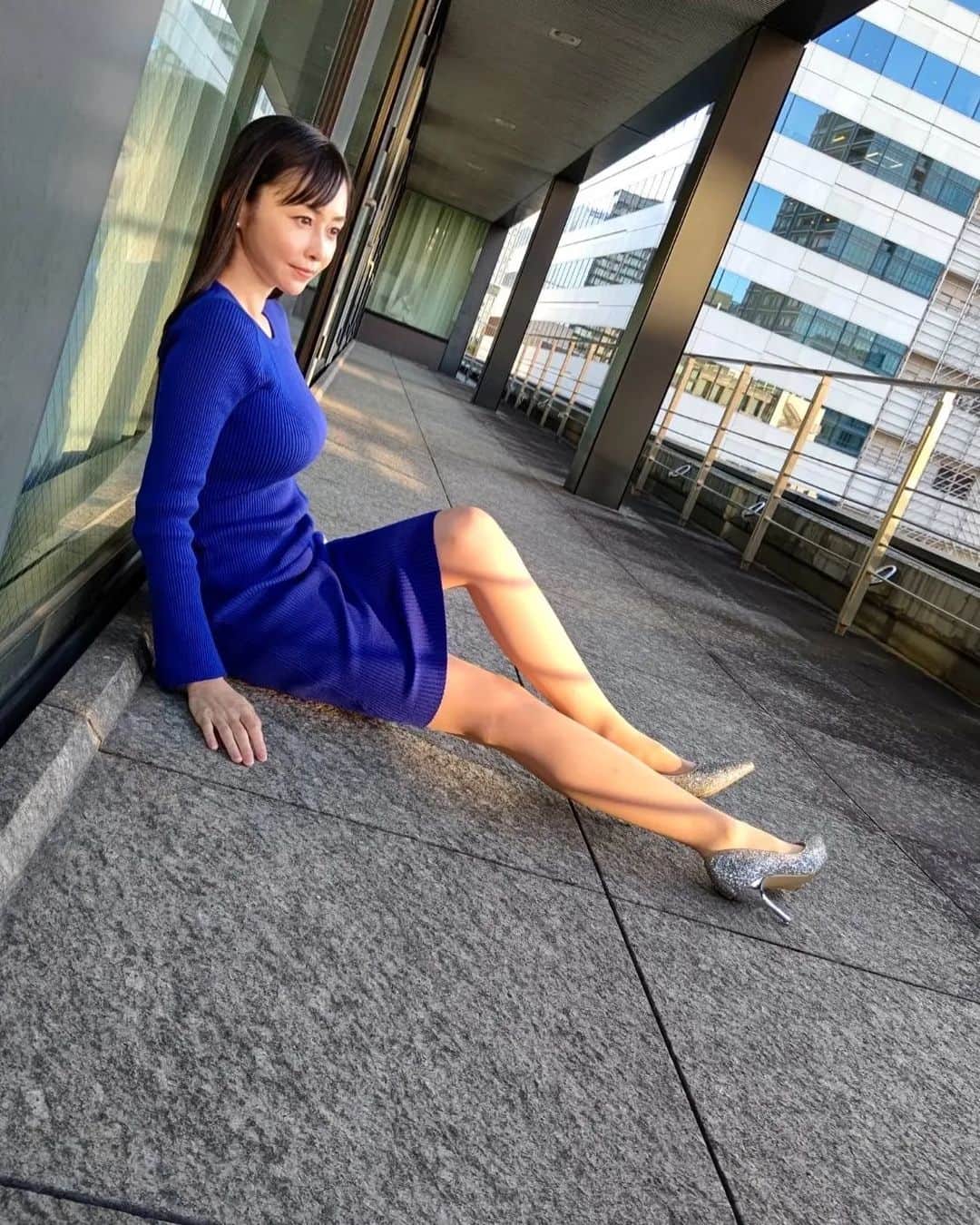杉原杏璃のインスタグラム：「おはよう〜　文春オンライン  皆さん　おはようございます☀  文春オンラインさんに取材していただきました 是非見てください☺️ ⬇︎⬇︎⬇︎⬇︎⬇︎⬇︎⬇︎ クリック♡ https://bunshun.jp/articles/-/59806?page=1  いい湯だな♫♫♫  今日から三連休の方、多いですかね？✨　 1月は休みボケで🥱なかなかスイッチ入れるのツラいよね💦　 しっかりリフレッシュされてくださいね♡♡  私は1/7は七草までは入れませんが ちゃんとお粥食べて、胃をお正月中の暴飲暴食から一度リセットさせて　気分新たにスイッチ入れる日でもあります✋  最近は七草がパックに入って便利に売られてるから今日は七草揃えようかな〜🏃‍♀️💨💨  #文春オンライン #杉原杏璃」