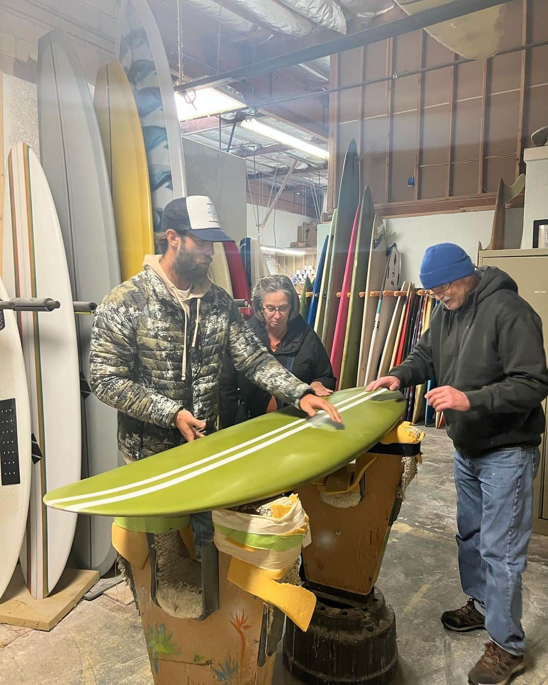 ダニエル・ノリスのインスタグラム：「My folks taught me everything. A big one was passion. They didn’t know much about surfing or baseball but they taught me to set my mind to something & go all in. Pretty special for them to check out a couple of the boards I’ve made. Thanking the good Lord for moments like this. - Praying for every soul out there in the new year. Hope it’s the best ever. 🤙☀️❤️」