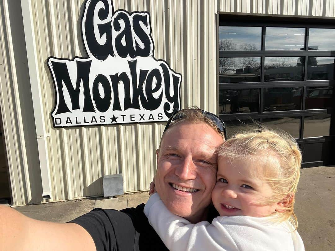 ミリアム・ツィーグラーのインスタグラム：「Heute in Dallas Tx bei Gas Monkeys #usa #dallas #texas #holiday #weekend #amerika #reisen #family #daddyslittlegirl #princess #mygirl」