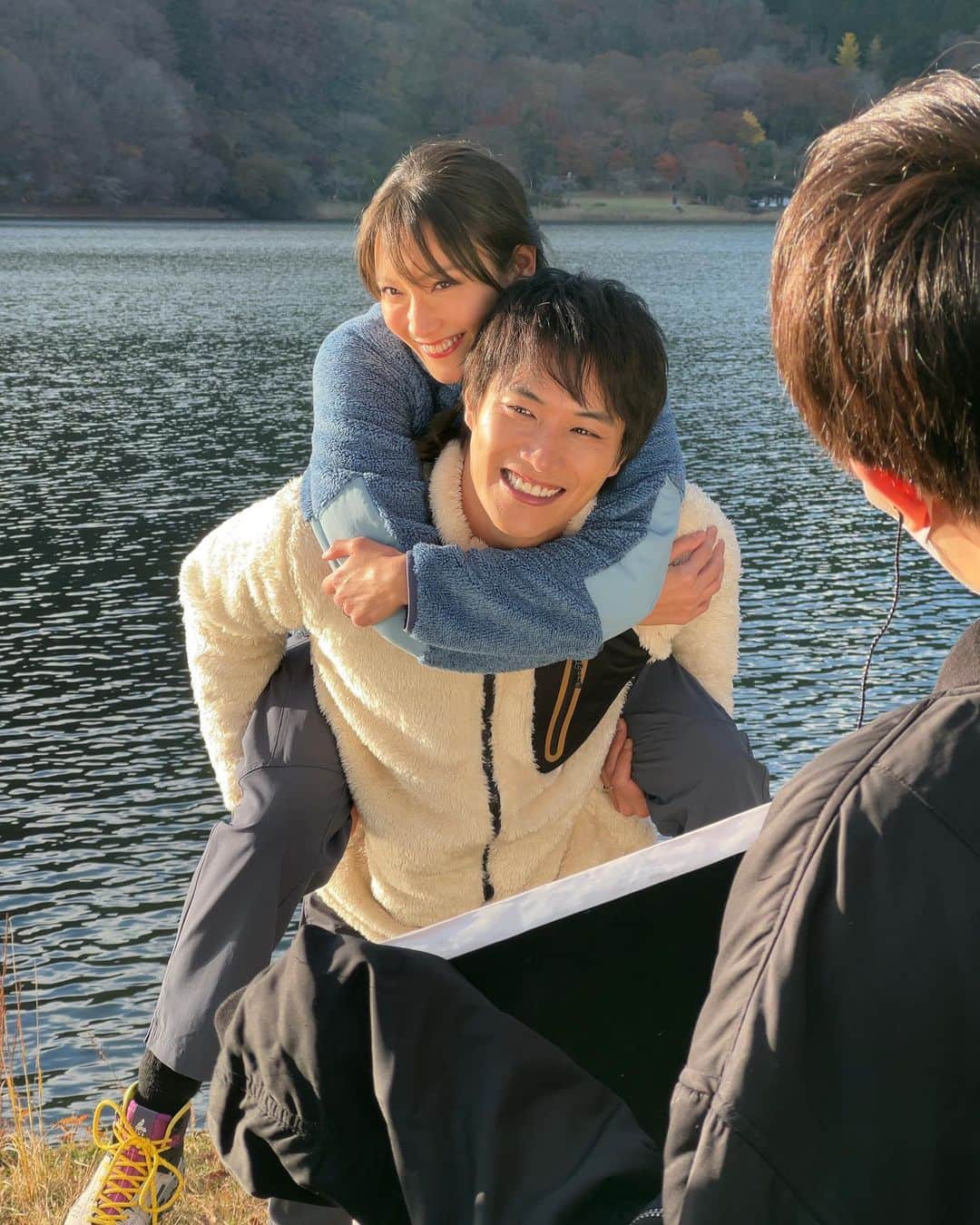 忍者に結婚は難しいのインスタグラム：「ある写真を撮影中..🫶 どこのシーンで使われるのか 見逃し配信で✅👀  この時、のぶさんは菜々緒さんを、 ぬいぐるみくらいの 重さしかないです〜と😂😂  こんな幸せそうな2人に.. 離婚の危機!?🔥 ✅第1話 #TVer で無料配信中！  #菜々緒 #鈴木伸之 #忍者に結婚は難しい」