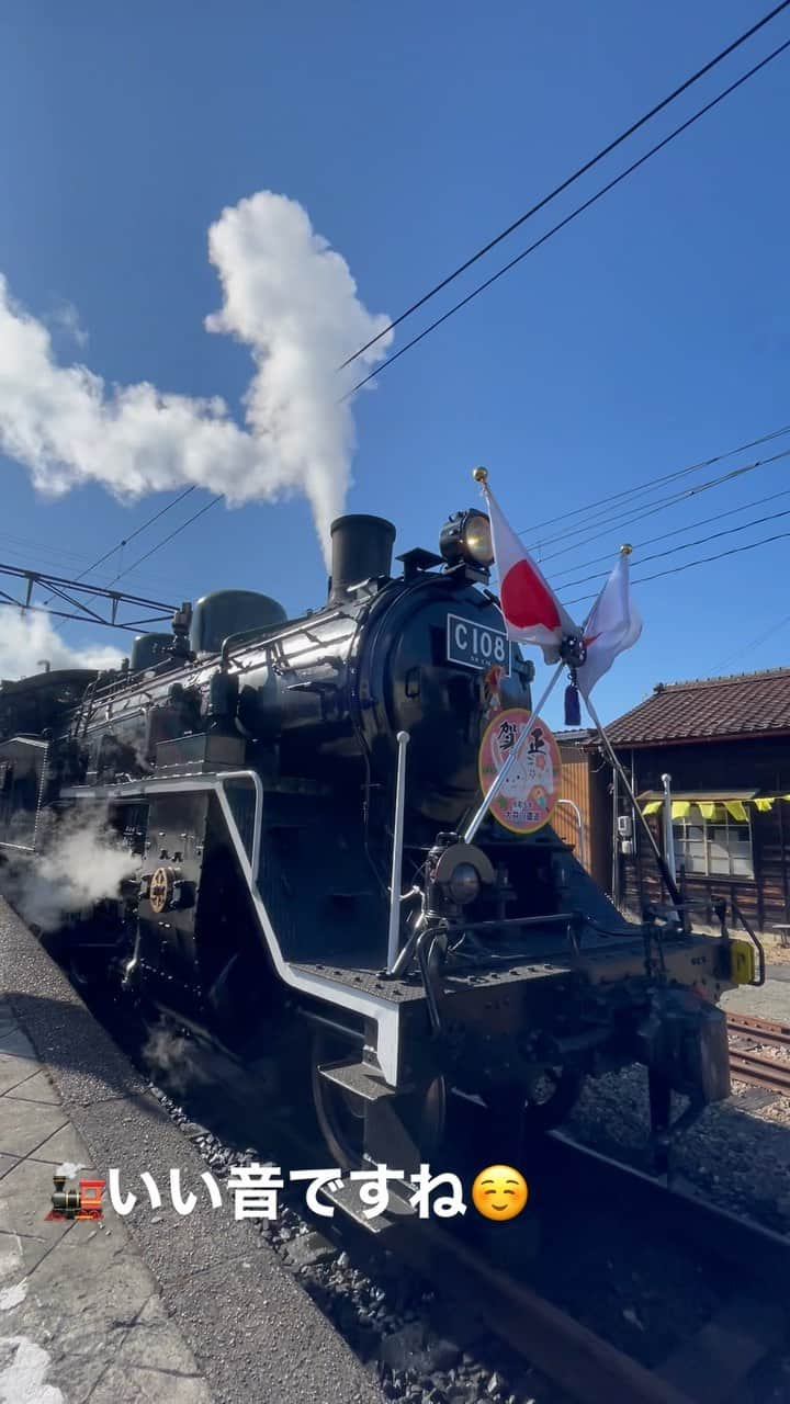 山下佳織のインスタグラム：「汽笛の音色が心地よいです #大井川鐵道  #新春開運号」