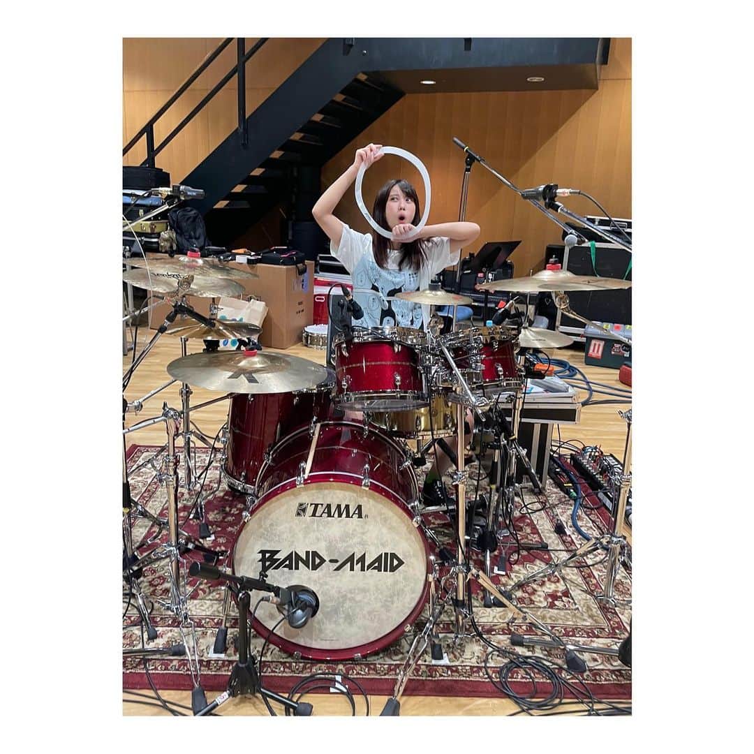 廣瀬茜さんのインスタグラム写真 - (廣瀬茜Instagram)「2日間のゲネプロが終わり、10周年の幕開けとなる東京ガーデンシアターお給仕まで後2日。  こちらは準備ばっちりよ！ みんなも楽しむ準備できてる？  最高の1日にしようね✌️  #bandmaid #drums #tama #zildjian #wincent #evans」1月7日 13時59分 - akane_bandmaid