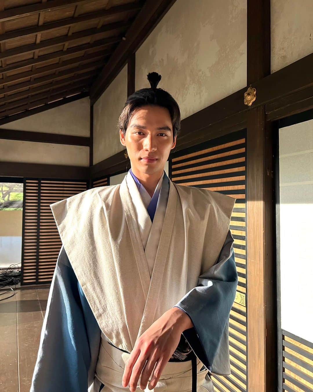 福士蒼汰のインスタグラム：「新年明けましておめでとうございます🎍 遅ればせながら、新年のご挨拶を致したいと思います！ 今年は多く顔を見せる機会があるといいなと願っております☺️  本年もよろしくお願い致します🎍  Happy new year. It’s a bit late to say though😛  I hope I will be show up more this time in various places😎   And my favorite board game ticket to ride playing with my friends in New Year’s Eve eve.」