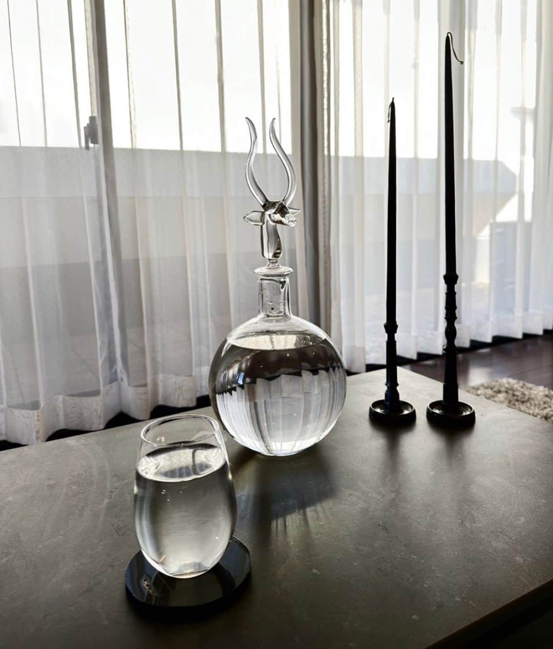 平宮博重のインスタグラム：「日常生活を少しだけ上質に。 水はペットボトルじゃなく気に入ってるガラスのカラフェに;)  #lifestyle  #carafe  #mypitcher #ライフスタイル」