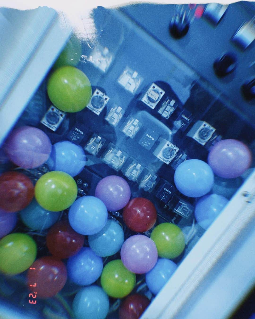 上原歩子さんのインスタグラム写真 - (上原歩子Instagram)「機械の中に沢山ボール入ってたよ🤔🤔 何でかな？🤔🤔 分からないけどかわいい☺️」1月7日 15時12分 - uehara_ayuko