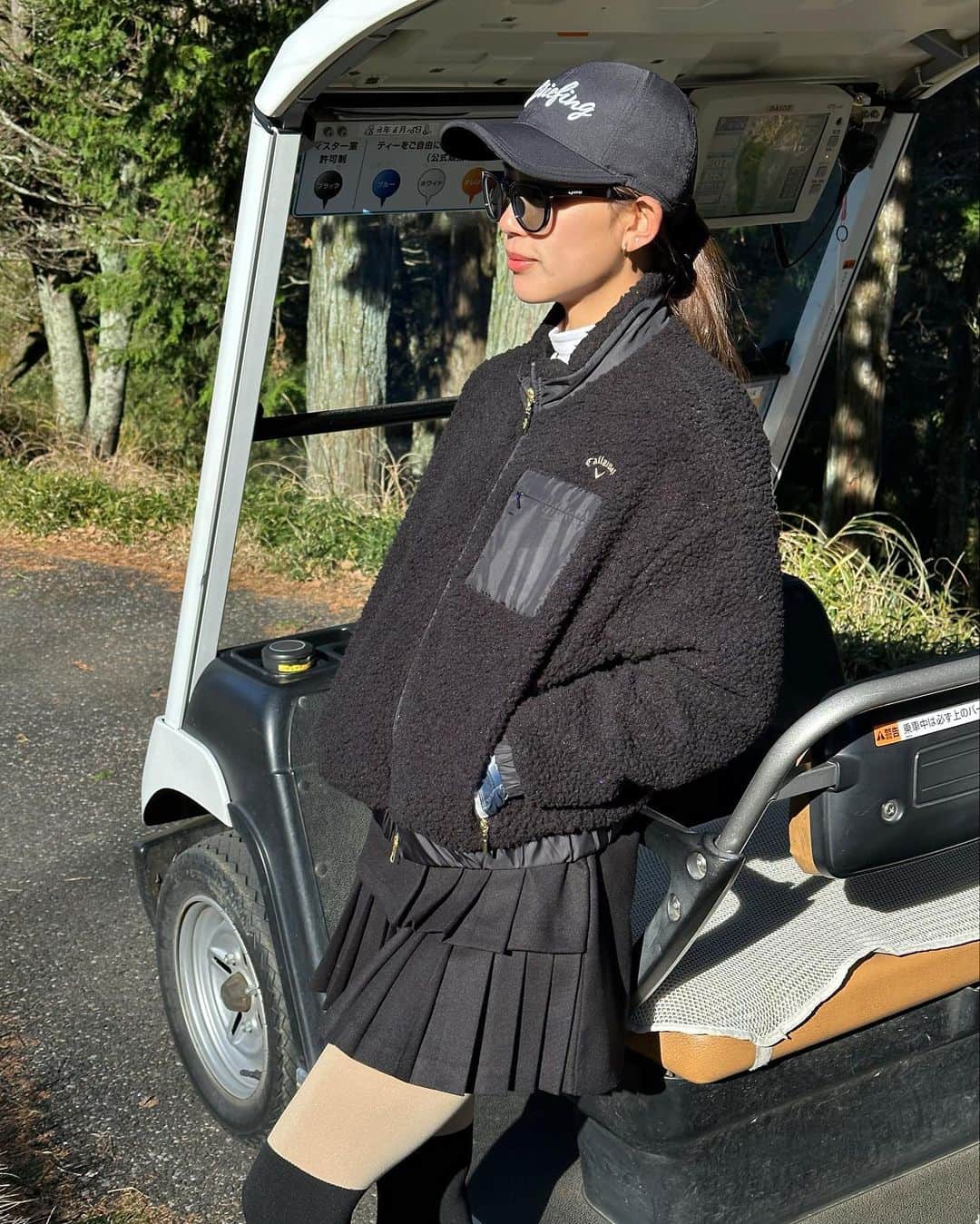 坪井ミサトのインスタグラム：「少し前のゴルフ⛳️  この日は47.45で92😂 苦手だったウッドとユーティリティーが 少し当たるようになってきました🥹 この調子で今年はベスト出したいなぁ！！ 目指せ70台🔥  #ゴルフ #ゴルフウェア #golf #golfgirl #golfwear #ゴルフ女子 #目指せ自己ベスト」