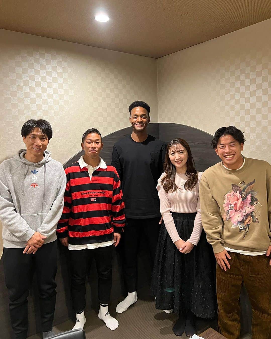 小山愛理のインスタグラム：「⁡ 新年最初のキクマリは"焼肉座談会"後編をお届けしました😄 昨夜もご覧いただたみなさま、ありがとうございました💙 感想もお待ちしてます😌 ⁡ そしてキクマリMCに就任させていただき、なんと９年目のシーズンを迎えることができました！ いつも応援してくださるみなさんのおかげです✨ 本当にありがとうございます🙂 よりみなさんに楽しんでいただける番組にできるよう力を尽くしたいと思っています！！ 2023シーズンもどうぞよろしくお願いします💙 ⁡ #キクマリ#fmarinos」