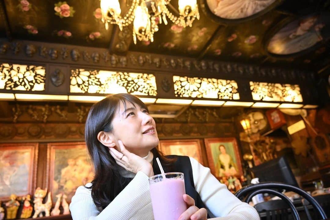 中江有里さんのインスタグラム写真 - (中江有里Instagram)「カフェでなく喫茶店シリーズ4  いちごジュースで🍓  今更ですが、わたしの実家は喫茶店をしていました。母が病気になって閉じてしまったけど。 最近、懐かしい気持ちになりながら、都内の喫茶店を巡っています。 喫茶店の娘でよかった😊  #中江有里」1月7日 16時02分 - yurinbow1226