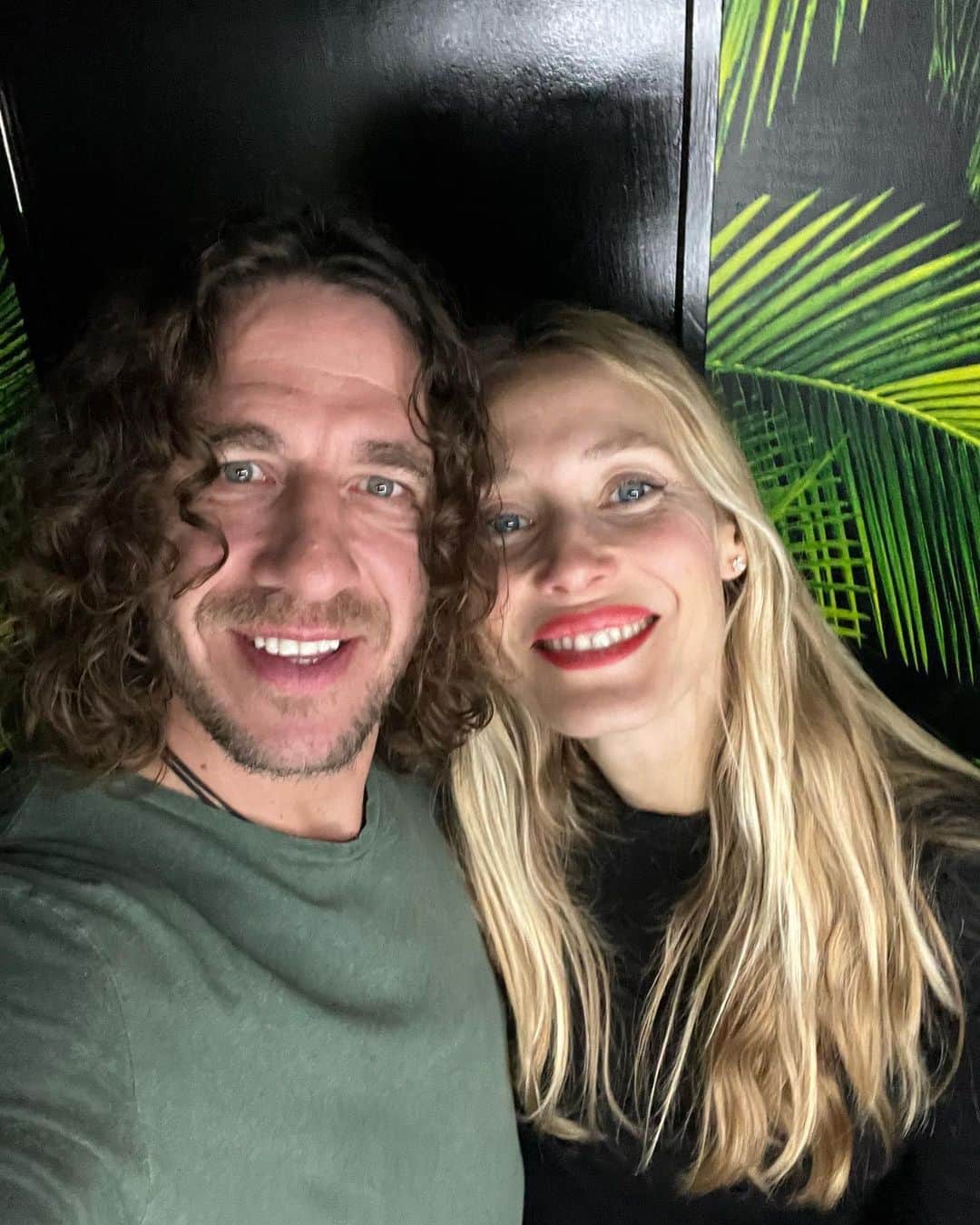 カルレス・プジョルのインスタグラム：「Muchas felicidades mi niña. ❤️😍 @vanesalorenzo_」