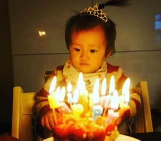 小林三江子さんのインスタグラム写真 - (小林三江子Instagram)「Happy Birthday IRIS♥️♥️♥️ あんなに小さかったイリタンがついにteenager！ まだまだ幼い部分もあるけれど、いわゆる思春期という多感な時期に突入し、成長が嬉しくもあり寂しくもあり... でも、そんな事も言ってられないくらい中学生になってからは一気に生活リズムが変わり日々追われている今日この頃w  これからもどんどんいろんな事を吸収して、引き出しを沢山増やして、好きな事を追求しながら、自分にとって大切なものを見つけていって欲しいな。 イリスにとって素晴らしい年になりますように！！！ 生まれてきてくれてありがとう♥️♥️♥️  #mydeariris #イリタン  #happybirthday  #birthdaygirl  #precioustime  #familytime」1月8日 3時05分 - mieko_kobayashi