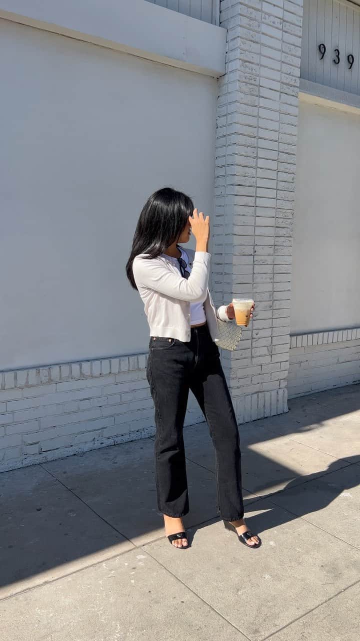 グラハム&スペンサーのインスタグラム：「Mandatory coffee run with @dannidomingo in the Mandie Cardigan」