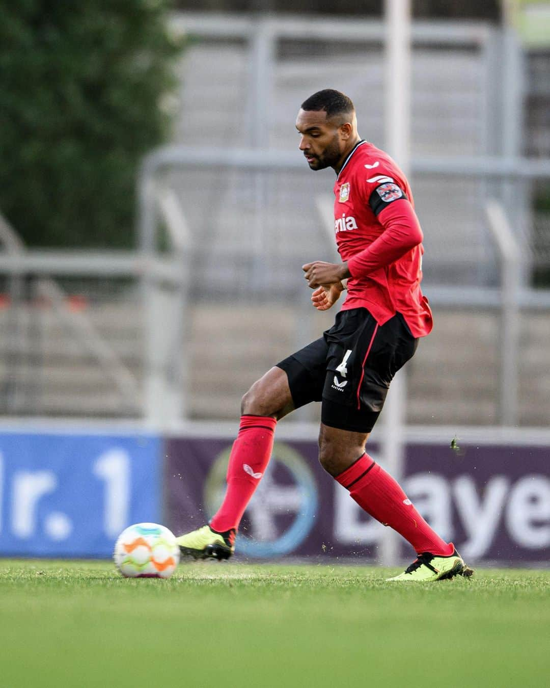 ヨナタン・ターのインスタグラム：「Finally back on pitch 💪🏾」