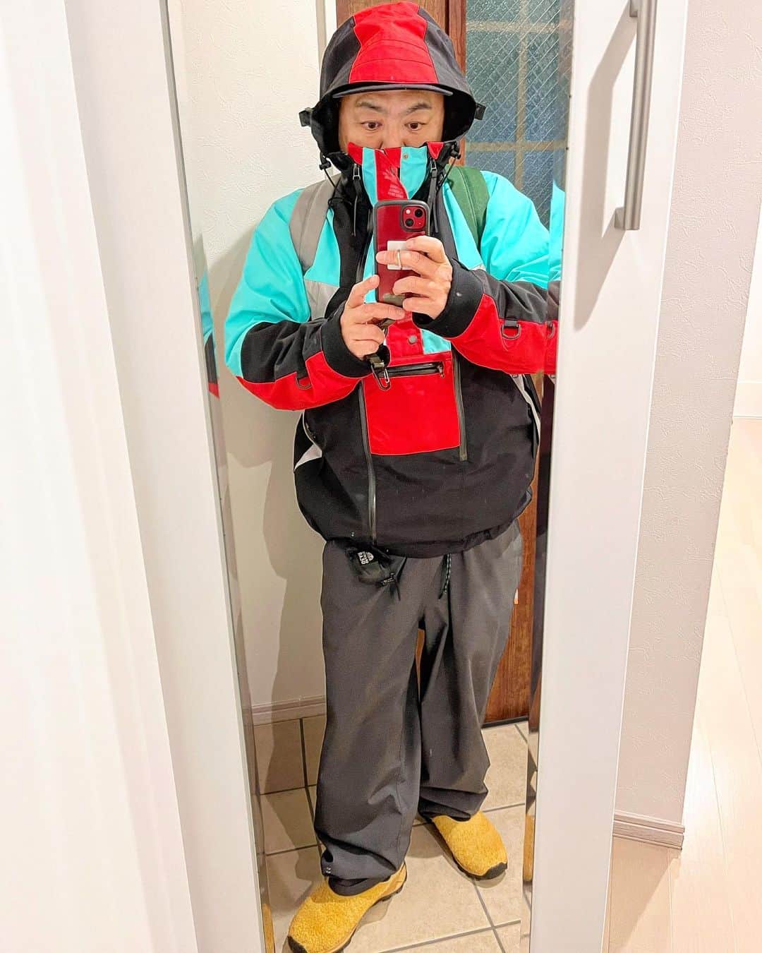 大地洋輔のインスタグラム：「今年初スニーカーは  @merrell_1trl  winter moc3  履き心地抜群！！  オススメ！！！  さぁ今年は何足買うかな！？！？  そして何買うかなー！？！？  アウターは @baloriginal_official   #スニーカー同好会 #ダイノジ」