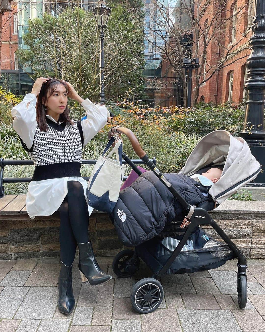 mimiのインスタグラム：「今日のランチコーデは だいたいSHEIN♡ @shein_japan  @sheinofficial   ☑︎シャツワンピ　2,164円 ☑︎セーターベスト　1,446円 ☑︎カチューシャ　386円 安すぎ🤣 シャツもベストもペラペラじゃなかったしカチューシャなんか高そうに見えて386円🤣🙏 SHEINなめてた😂💜　  1月10日までSHEINの新春セール開催中でメインカテゴリー最大90%OFFだから まだSHEINデビューできてない人もチェックしてみて☺️  よかったらクーポンコードも使って更にお得に買い物してね🫶💜 ⇒  GIFT845 0-5999円で15%オフ, 6000円以上のご購入で20％オフ ※有効期限：2023年2月28日まで ・ #beSHEINmodels　#SHEINコーデ #SHEIN新春SALE #shein #shein購入品 #プチプラコーデ #プチプラファッション #プチプラ高見えコーデ #ベストコーデ #シャツワンピース #モノトーンコーデ #カチューシャコーデ #冬コーデ #男の子ママ #ママコーデ #mimi服 #ootd #outfitoftheday #fashionista」
