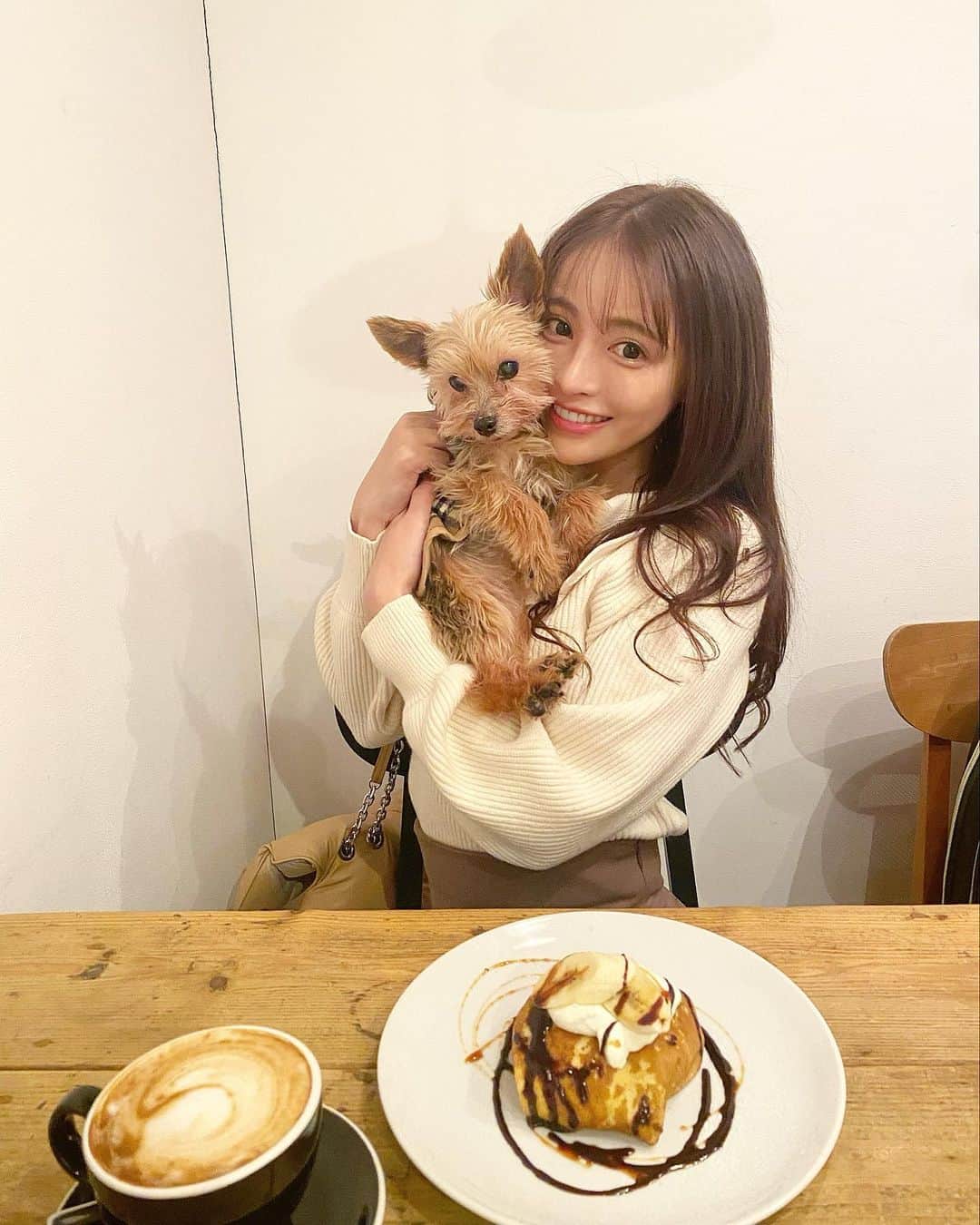 ririのインスタグラム：「ミニぼん🐶‼️  さぁ、ここで問題です🐰💡 Q. リボンは体重何kgでしょうか？🛎」