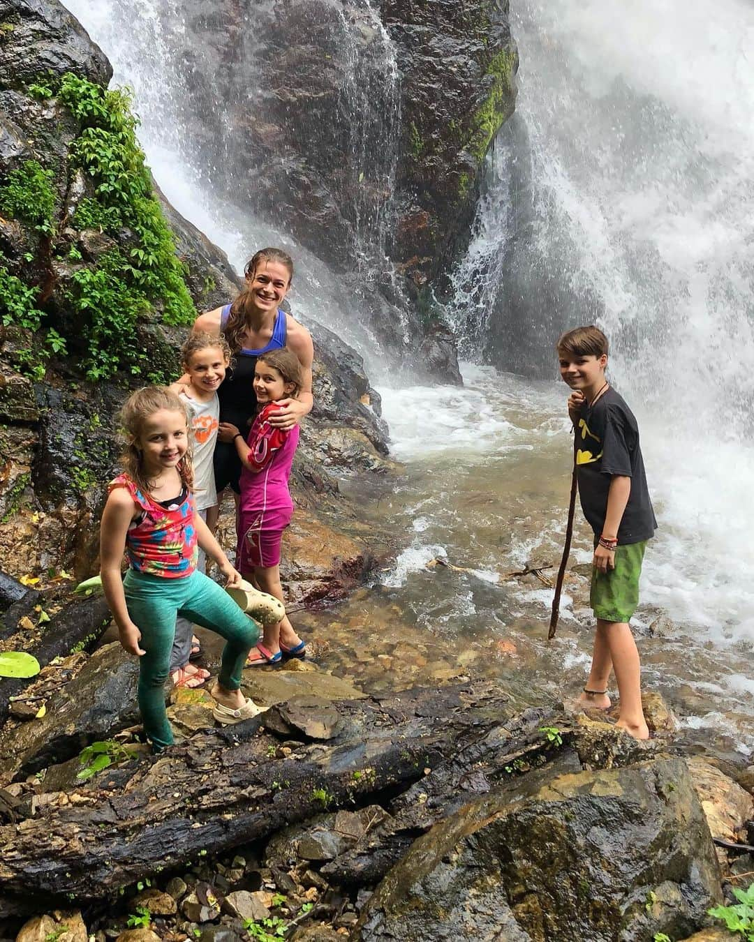 Laura Martyさんのインスタグラム写真 - (Laura MartyInstagram)「Morning adventure with my little explorers!!   (And their parents, don’t worry 😉)」1月7日 19時55分 - laura_how_you_get_up_there