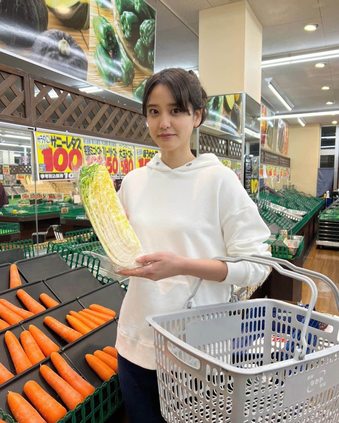 山崎紘菜のインスタグラム：「💴 本日1月7日(土)23時40分より 東海テレビ・フジテレビ系 「#三千円の使いかた」💰 第1話、いよいよ放送です！ 3歳の子を持つ、 夫が消防士な 主婦やらせてもろうてます。 是非ご覧ください〜  #三千円の使いかた #節約頑張る」