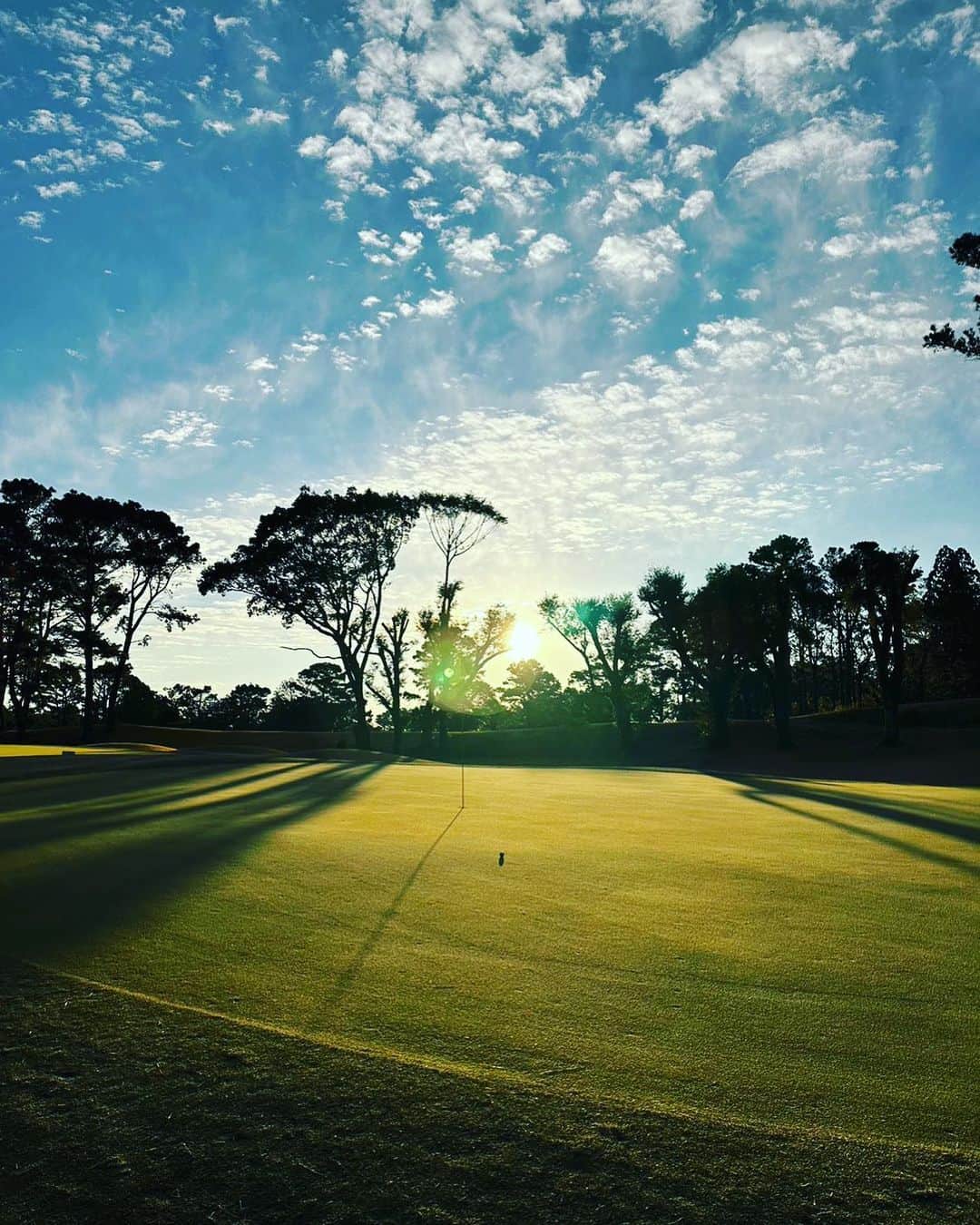 田中順平のインスタグラム：「あけましておめでとうございます⛩🌅 年末年始とゴルフ⛳️とお酒🥃も存分に堪能したので、そろそろ、エンジンかけて仕事も全力でしていきたいと思います！！ 王様の様に遊び、大統領のように働く (最近お気に入りの言葉) 今年も色々と宜しくお願いいたします！！」