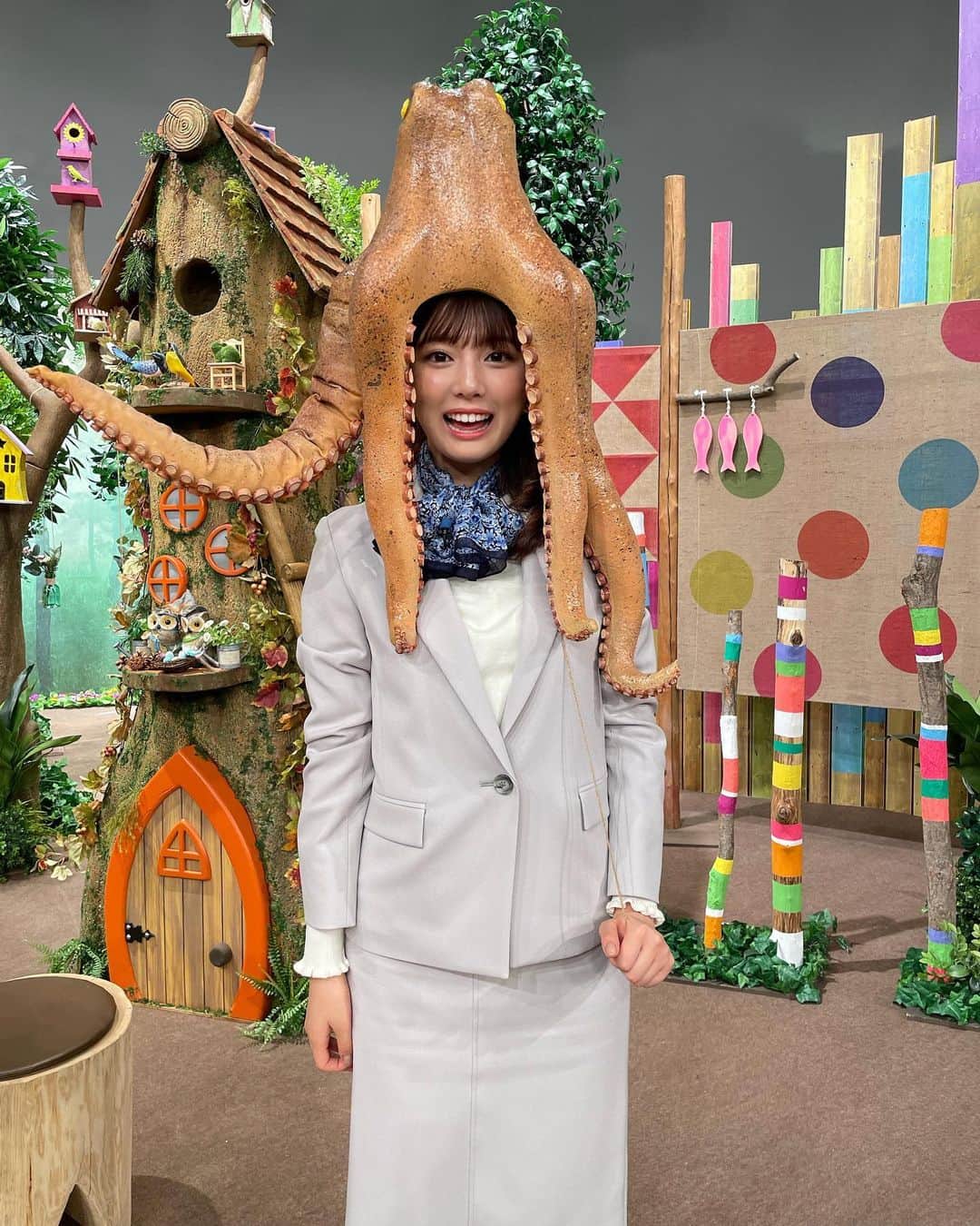 のインスタグラム：「先週に引き続きあすの目がテン、海外出張に行っていた真知子さんの代打を務めております！  こちらは前回の目がテンの収録🐙 なんと足が動くのです🐙」