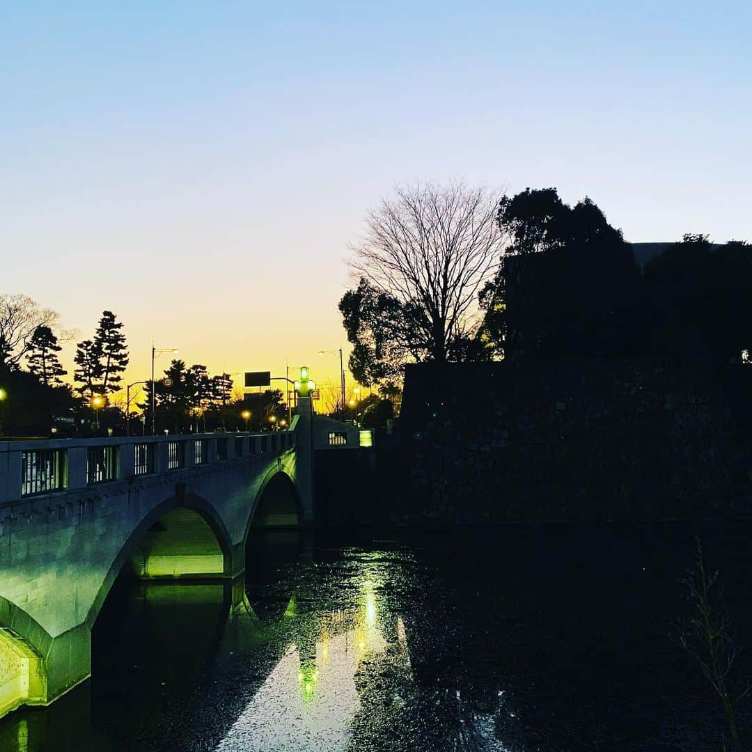 山内マリコさんのインスタグラム写真 - (山内マリコInstagram)「大竹伸朗展へ♨️  スクラップブックはじめて生で観た😳 量！　なにこの量！  ラジオで話します〜📻  #大竹伸朗展 #おいでよ916」1月7日 21時16分 - yamauchi_mariko