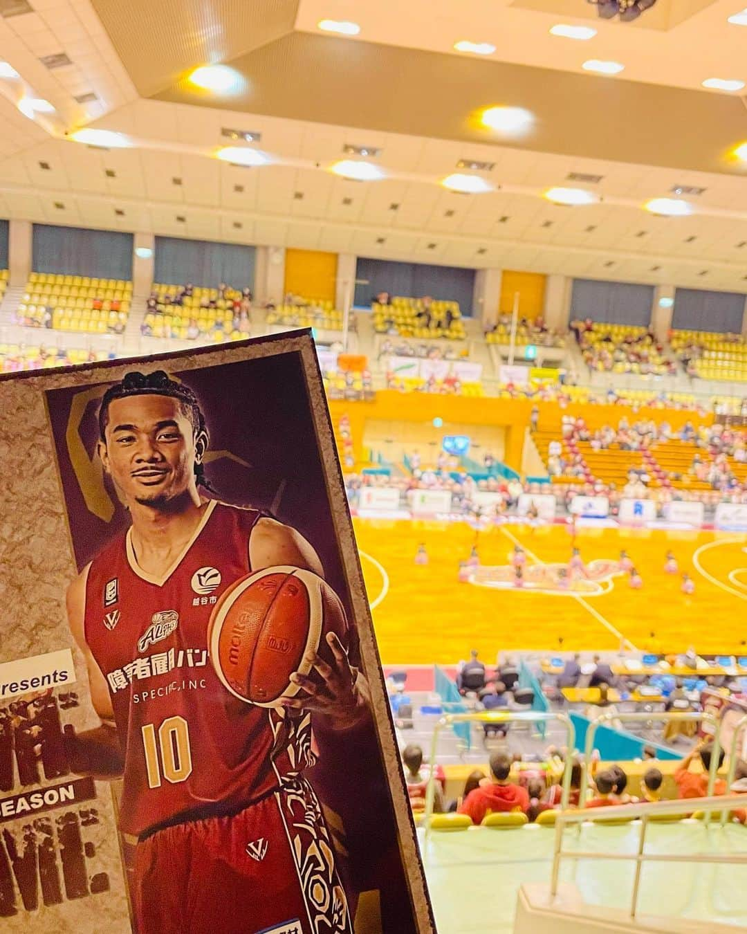 中家佐奈さんのインスタグラム写真 - (中家佐奈Instagram)「2023年B.LEAGUEはじめ🏀  『越谷アルファーズvs長崎ヴェルカ』 やっと、、やっと、越谷に行けた🥹  試合前は北越谷にある創作イタリアン「ラ・グッチーニ」さん🇮🇹 カルボナーラの上に乗ってるにわとりさんから黄身が産まれました🥚👏🏼  試合後は体育館隣の爆弾ハンバーグ「フライングガーデン」🍖  今年もスポーツ観戦と現地の美味しいものを沢山経験できますように…✍🏼😚 . . #越谷アルファーズ #大塚商会懐かしい #息子が無理やり写真撮らされてる図みたい #でも彼氏が喜んで撮ってる図です #アルファマンに手を振ってもらった👋🏼 #越谷グルメ #ラグッチーニ #パスタ #フライングガーデン #匂わせみたいな写真はうまく撮れない #全部写り込む系 #bリーグ」1月7日 22時16分 - 37nky