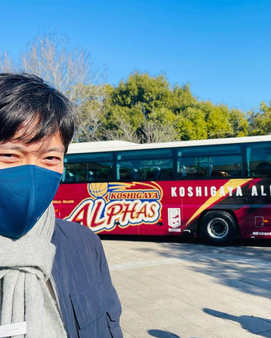 中家佐奈さんのインスタグラム写真 - (中家佐奈Instagram)「2023年B.LEAGUEはじめ🏀  『越谷アルファーズvs長崎ヴェルカ』 やっと、、やっと、越谷に行けた🥹  試合前は北越谷にある創作イタリアン「ラ・グッチーニ」さん🇮🇹 カルボナーラの上に乗ってるにわとりさんから黄身が産まれました🥚👏🏼  試合後は体育館隣の爆弾ハンバーグ「フライングガーデン」🍖  今年もスポーツ観戦と現地の美味しいものを沢山経験できますように…✍🏼😚 . . #越谷アルファーズ #大塚商会懐かしい #息子が無理やり写真撮らされてる図みたい #でも彼氏が喜んで撮ってる図です #アルファマンに手を振ってもらった👋🏼 #越谷グルメ #ラグッチーニ #パスタ #フライングガーデン #匂わせみたいな写真はうまく撮れない #全部写り込む系 #bリーグ」1月7日 22時16分 - 37nky