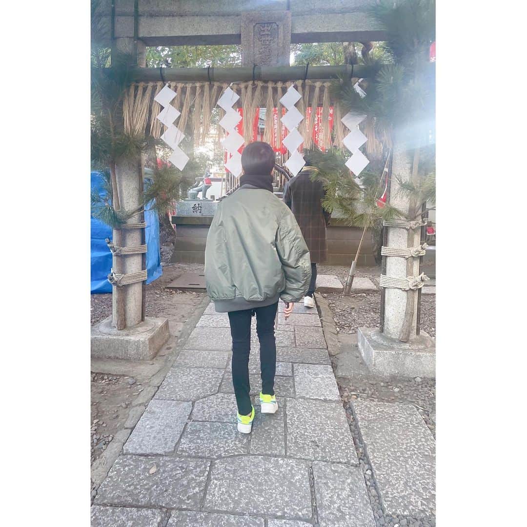 髙橋來さんのインスタグラム写真 - (髙橋來Instagram)「✳︎ 初詣に行きました⛩  お詣りをして おみくじを引きました！ 努力を惜しまなければ前途明るしと書いてありました。 頑張ります！  本殿の隣の稲荷神社もお詣り。  今年も元気に過ごせますように ・ ・ ✳︎ #髙橋來」1月7日 22時18分 - rye.takahashi