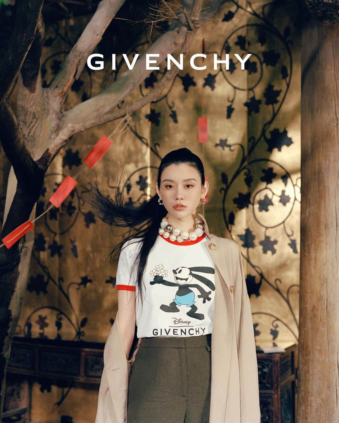 ミン・シーのインスタグラム：「@givenchy CNY collection 🏰  @disney」