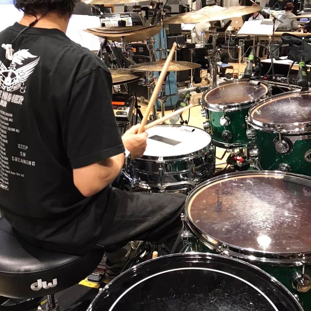 松永俊弥さんのインスタグラム写真 - (松永俊弥Instagram)「新年はBLUE NOTE 東京 ROBERT GLASPER TRIOを観に。  そして、リハーサルも始まっています🥁  今年も、よろしくお願いいたします🥁  #drum#drummer #robertglasper #robertglaspertrio #菊水」1月7日 23時09分 - toshiyamatsunaga