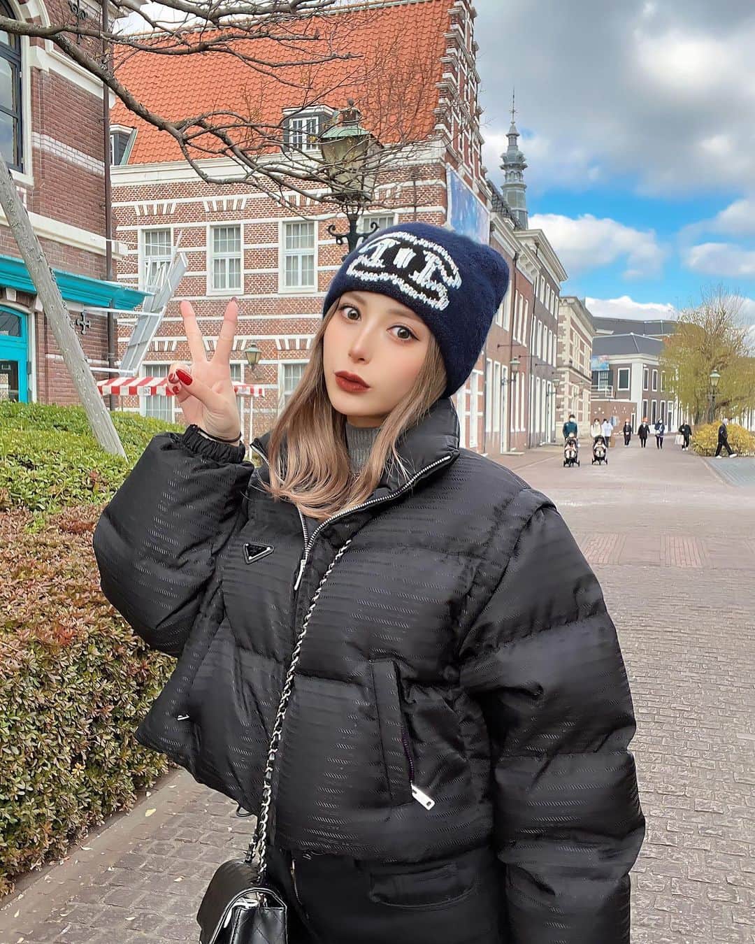 のインスタグラム：「🌚🖤  #ハウステンボス #blackcode #ブラックコーデ #CHANEL #prada」