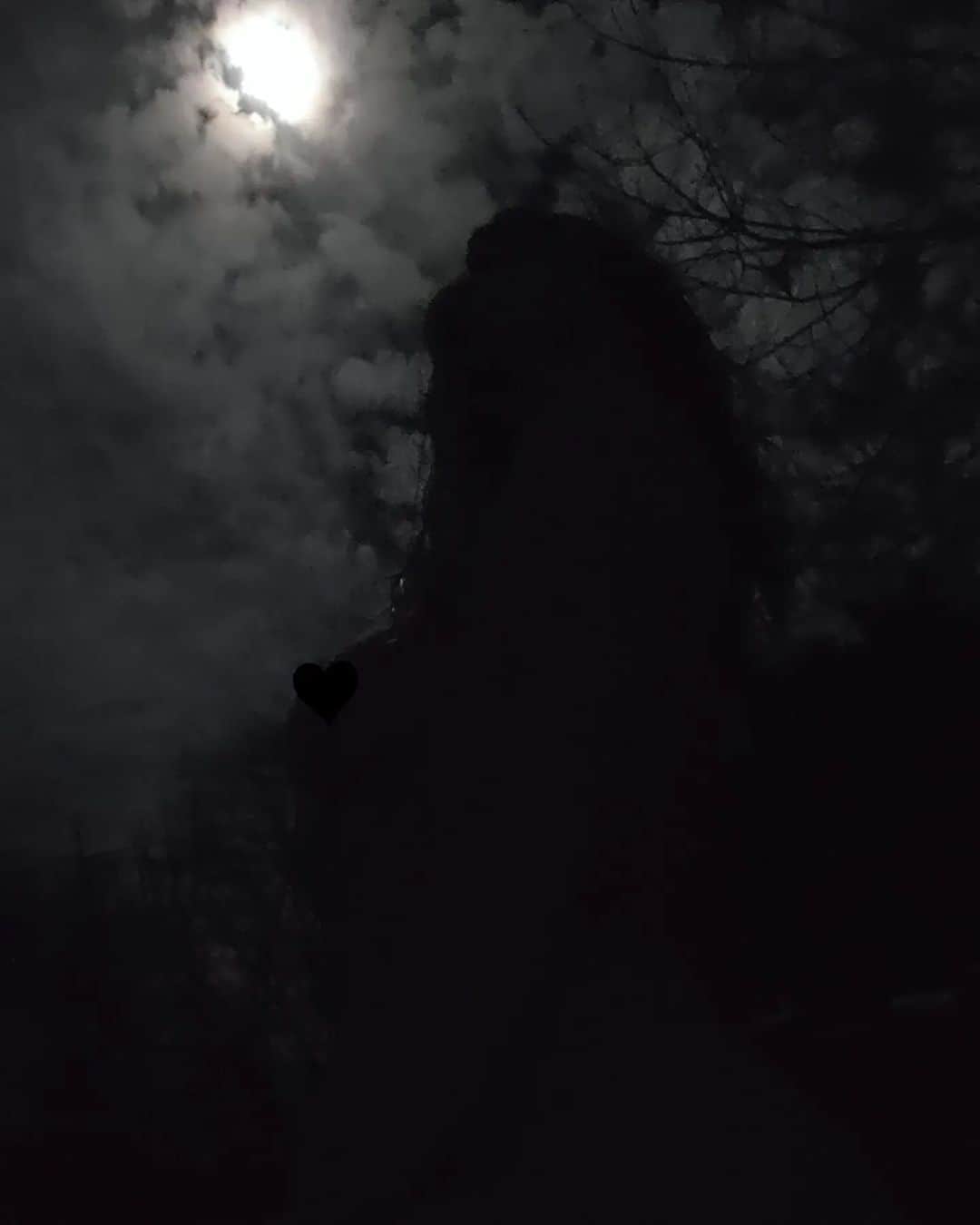 Chelsie Arynさんのインスタグラム写真 - (Chelsie ArynInstagram)「moon child.」1月7日 23時44分 - chelsiearyn