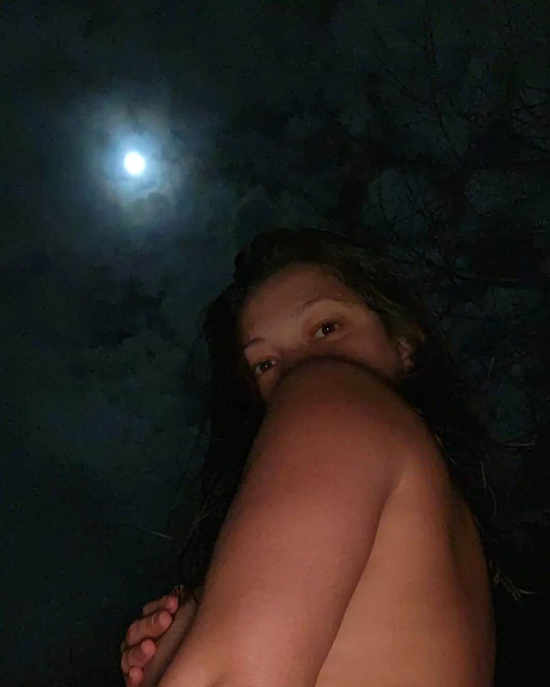 Chelsie Arynのインスタグラム：「moon child.」