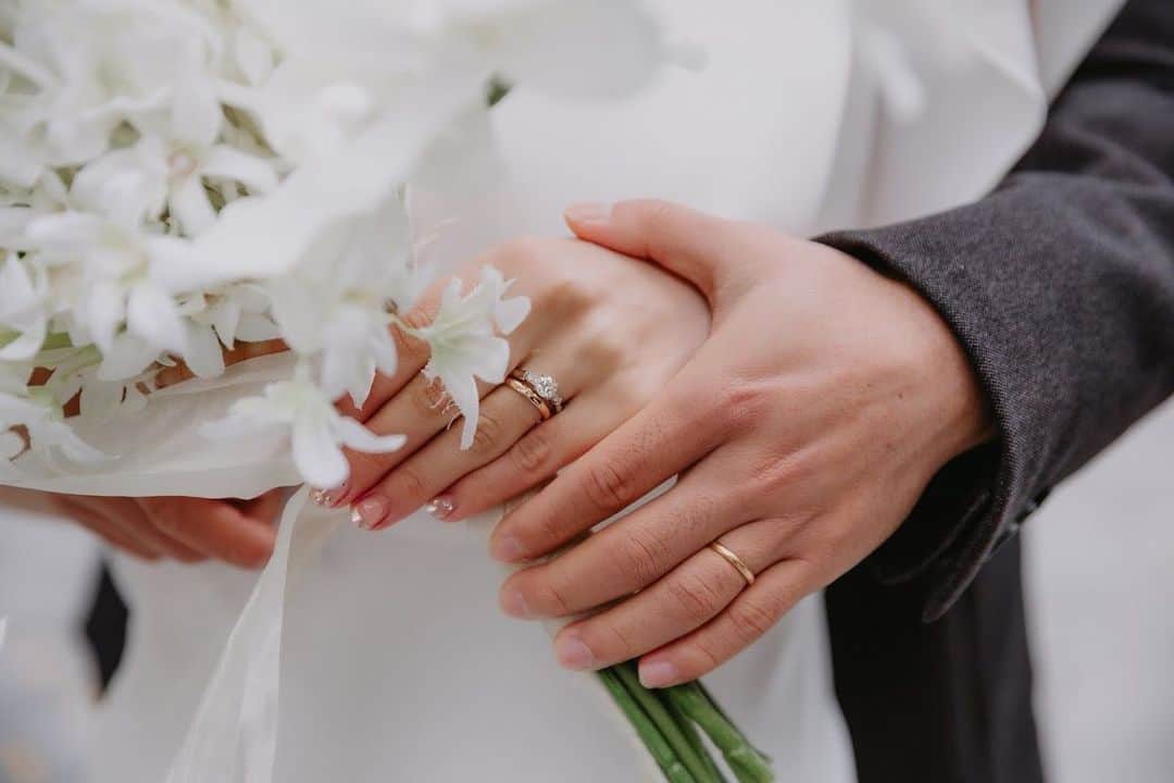 伊藤達哉のインスタグラム：「先日、かねてよりお付き合いしていた方と結婚いたしました。  これからは2人で力を合わせて共に成長していきたいです。」