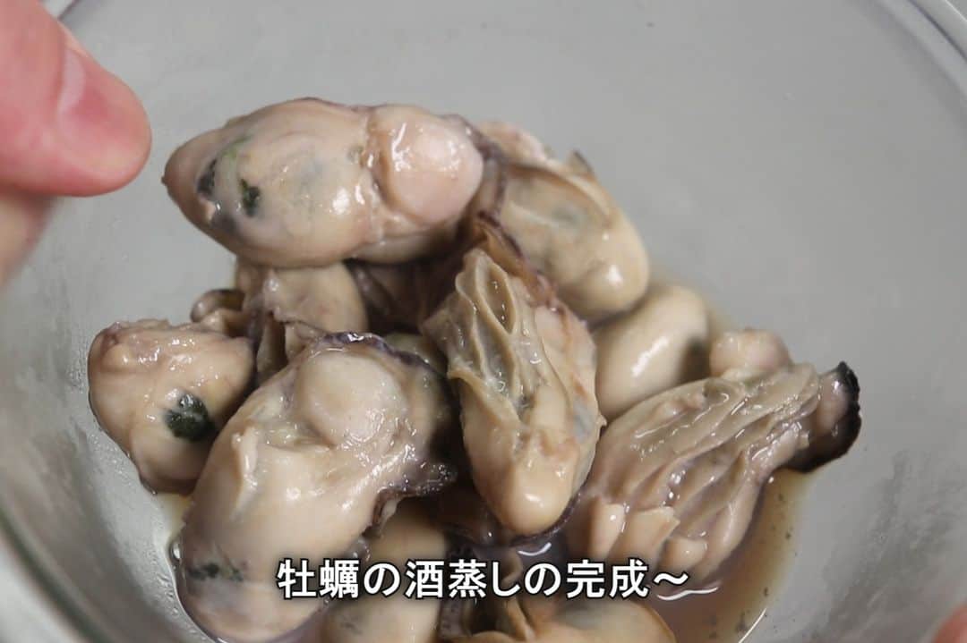 クッキングSパパさんのインスタグラム写真 - (クッキングSパパInstagram)「海鮮塩焼きそばを作りました～ 麺はつけ麺用の麺を蒸してから茹で、もっちもちに仕上げました https://youtu.be/ik-E3wxnt04  ぜひご視聴くださいっ  ブログ：https://ameblo.jp/cooking-s-papa/entry-12782415538.html  レシピ：https://cookpad.com/recipe/7408018  #塩焼きそば #海鮮 #ジャンボ木耳 #Sパパ #料理好きなひとと繋がりたい #牡蠣の酒蒸し #papadesuyo」1月8日 12時37分 - cookingspapa