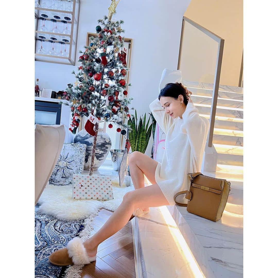 セリーナ・ジェイドのインスタグラム：「May you love like you’ve never been hurt. May you work like you don’t need the money. May you dance like no one is watching and may you smile like there’s no gravity. - an American Indian blessing to you!」