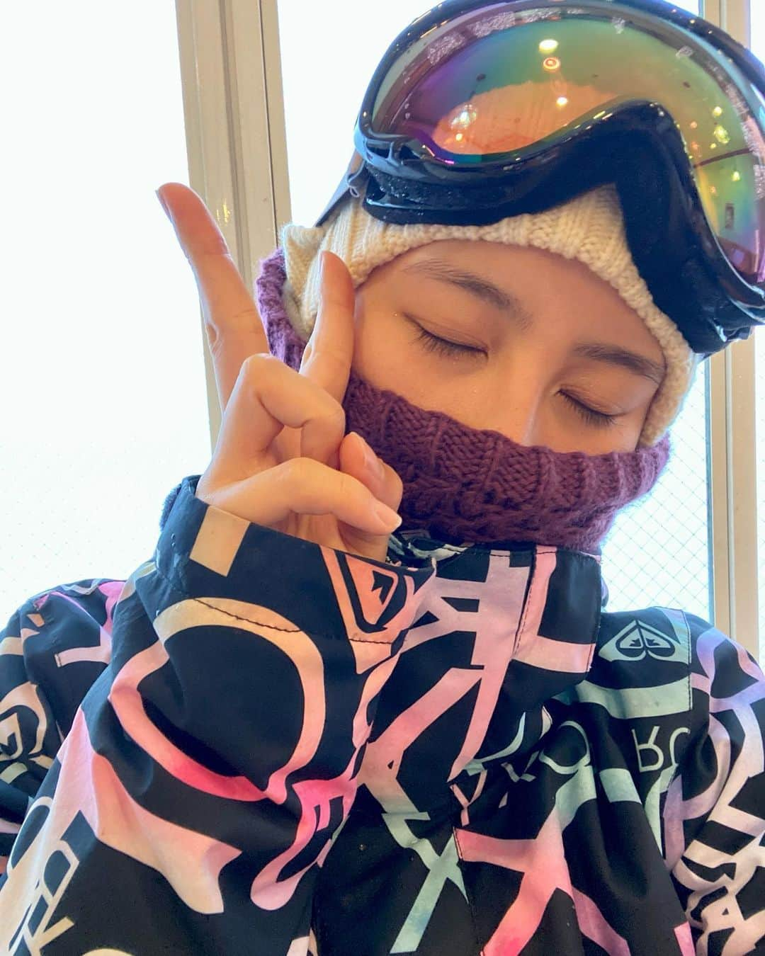 里彩さんのインスタグラム写真 - (里彩Instagram)「❄️⛷🏂🤍  ふわっふわの雪！！！ ウィンタースポーツ楽しい✨  #snow #snowboarding #snowsnowsnow #winterfun #wintersport #niigata #japan #ski #スノボ #スノボ女子 #石打丸山スキー場 #新潟」1月8日 21時35分 - risa_gram611